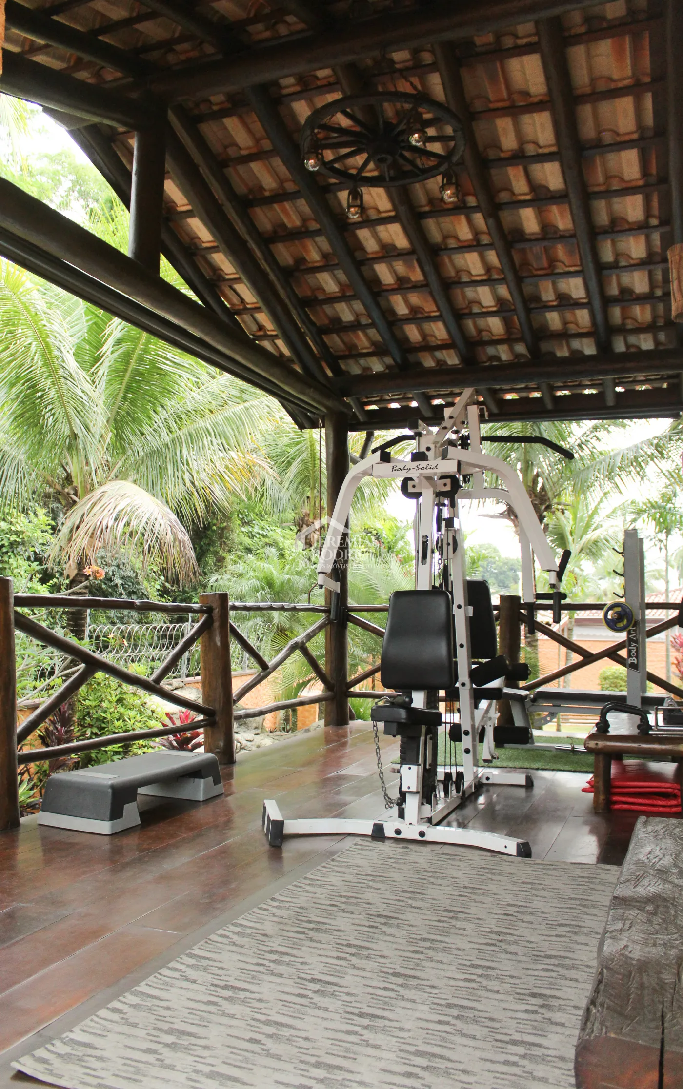 Casa para venda e locação com 5 dormitórios no Condomínio Taubaté Village em Taubaté/SP.