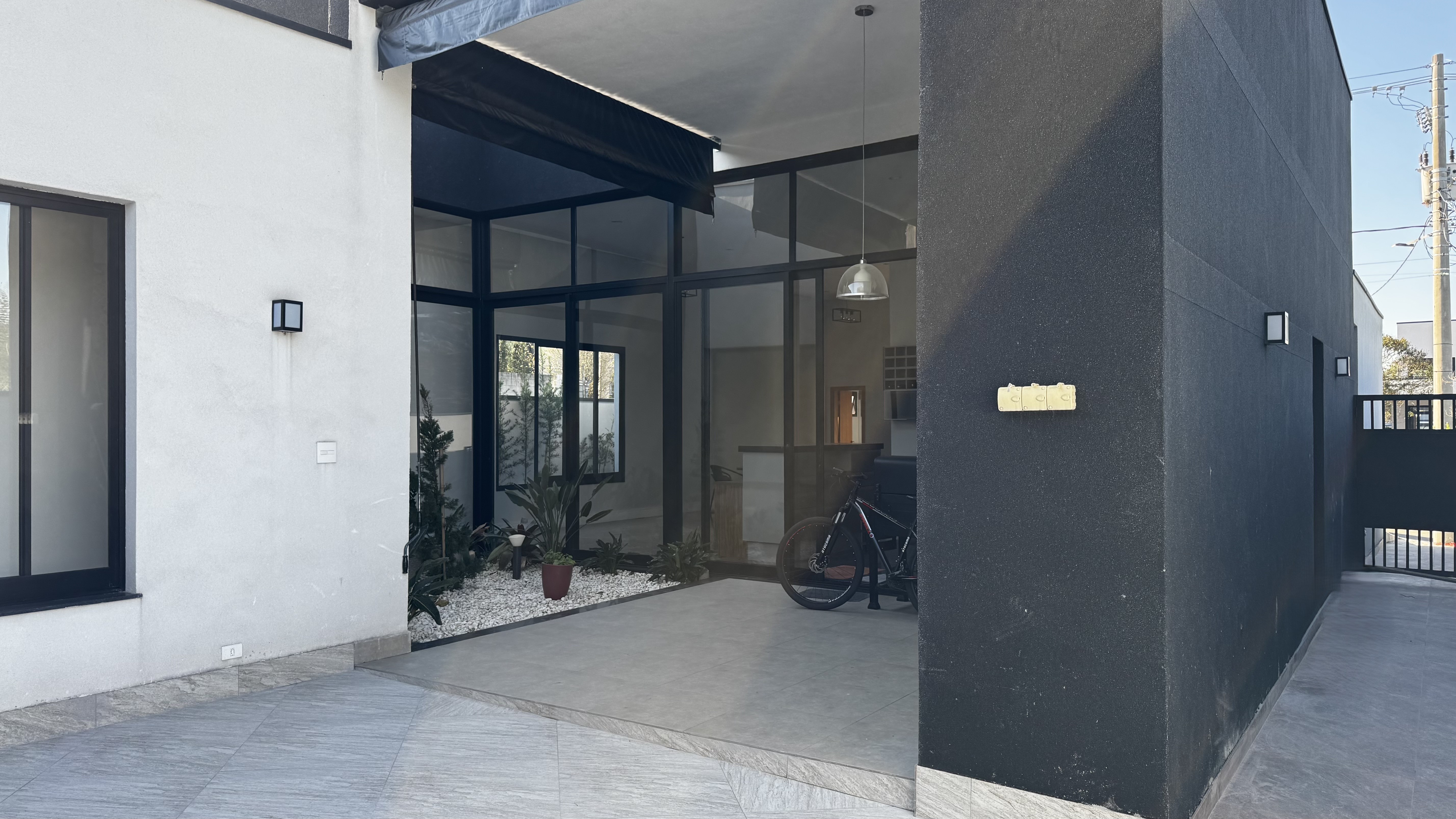 Casa para venda e locação com 3 suítes no Condomínio Reserva dos Lagos em Pindamonhangaba/SP.