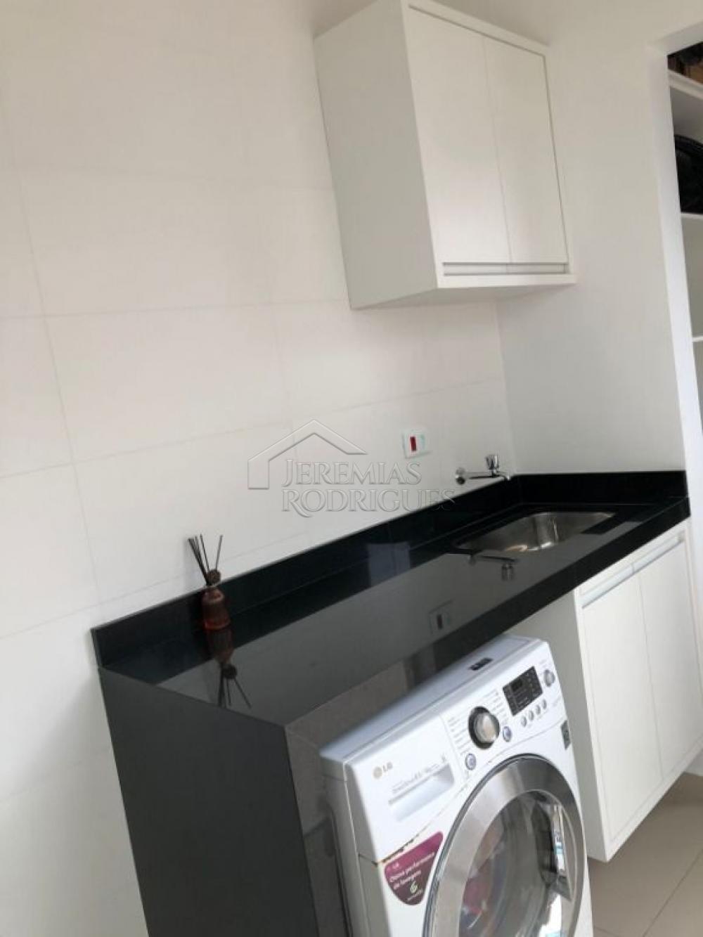 Casa à venda com 3 suítes no Condomínio Reserva dos Lagos em Pindamonhangaba/SP.