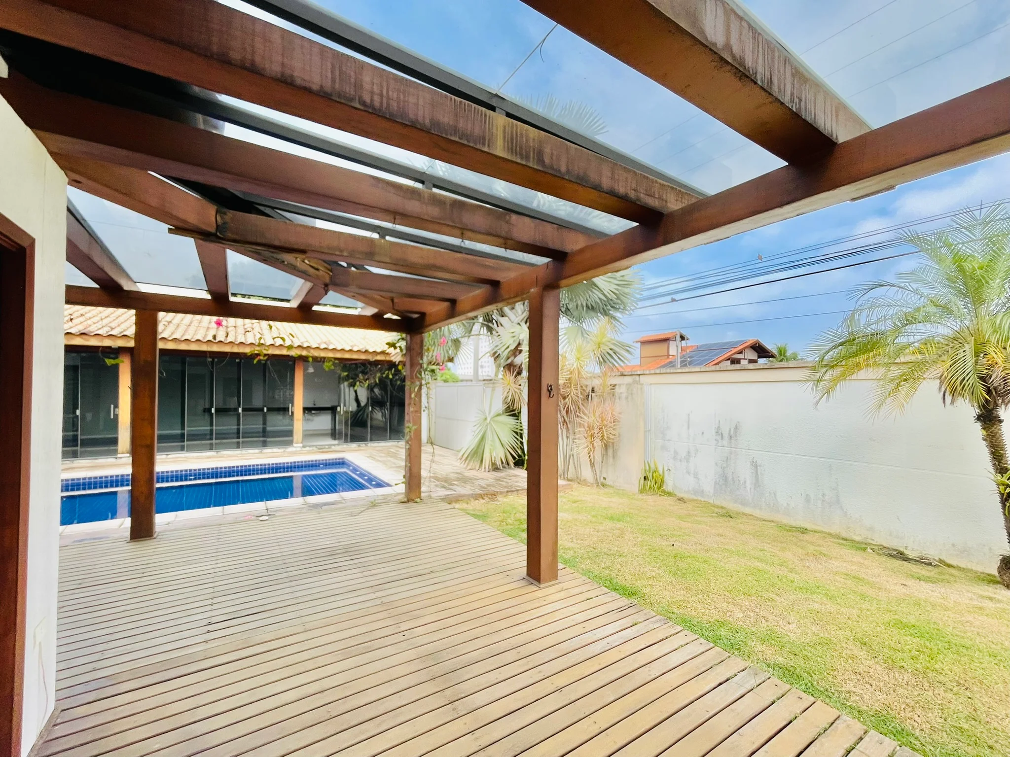 Casa para venda e locação no bairro Lessa em Pindamonhangaba/SP.
