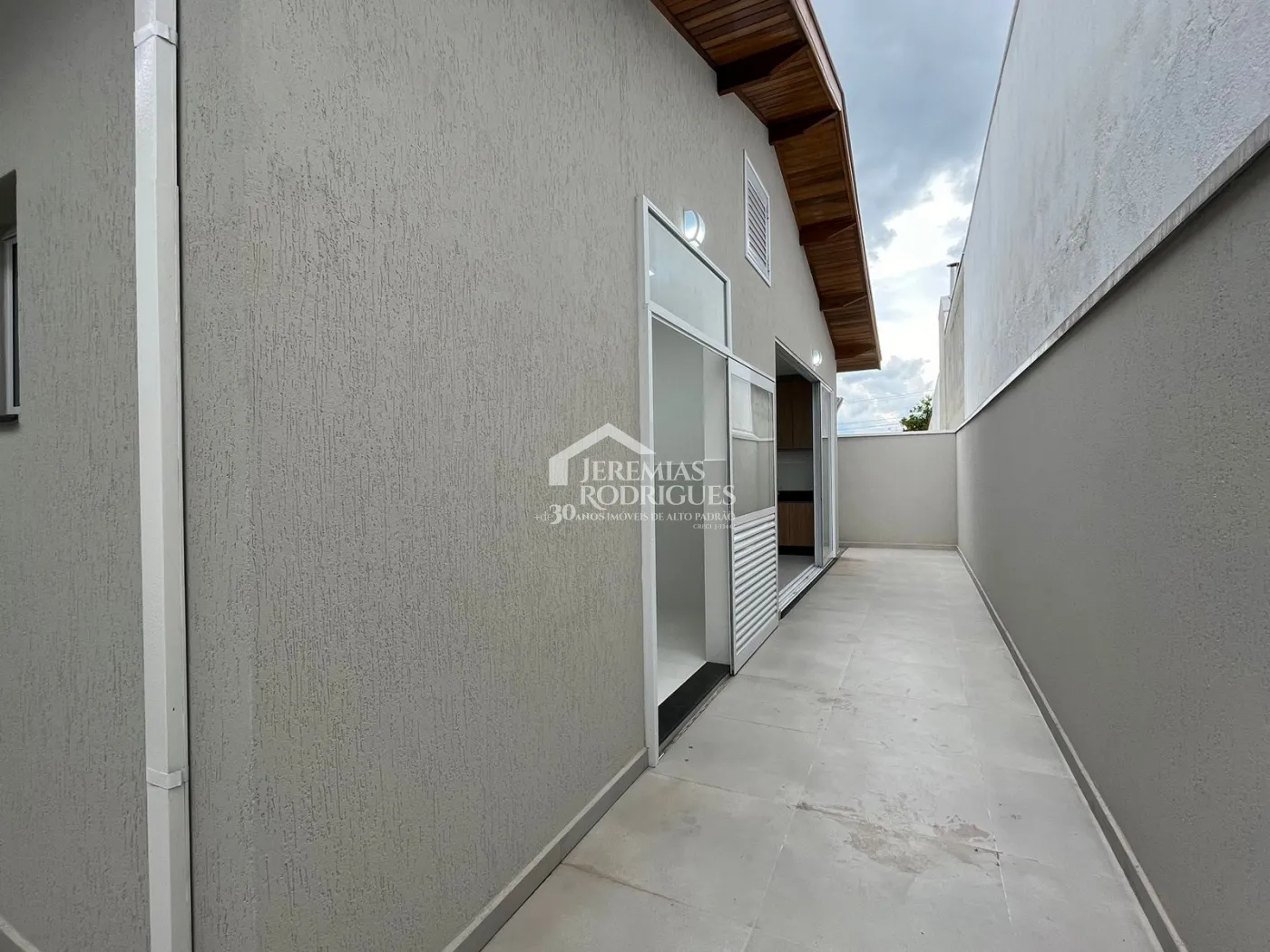 Casa à venda com 3 dormitórios no Condomínio Verdes Vales em Taubaté/SP.