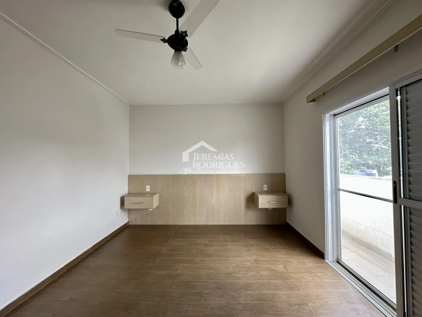 Casa para venda e locação com 4 suítes no Condomínio Campos do Conde II em Tremembé/SP