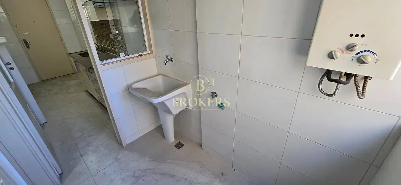Apartamento à venda, Flamengo - Av Oswaldo Cruz - Varanda, quarto, cozinha e dependência completa -