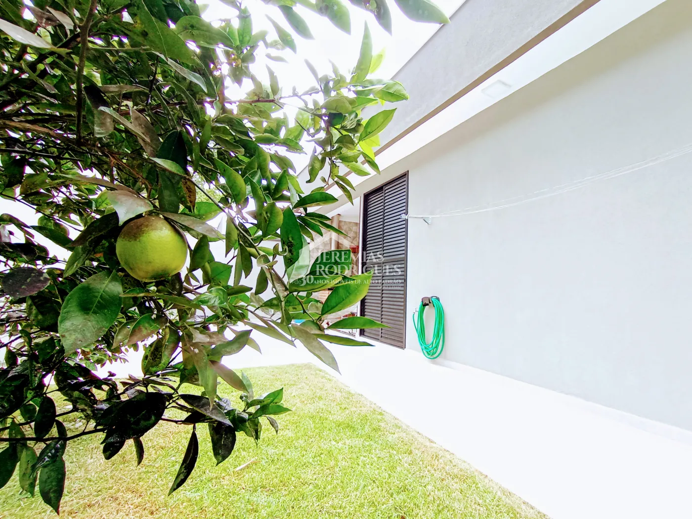 Casa à venda com 3 dormitórios no Condomínio Morada do Visconde em Tremembé/SP.