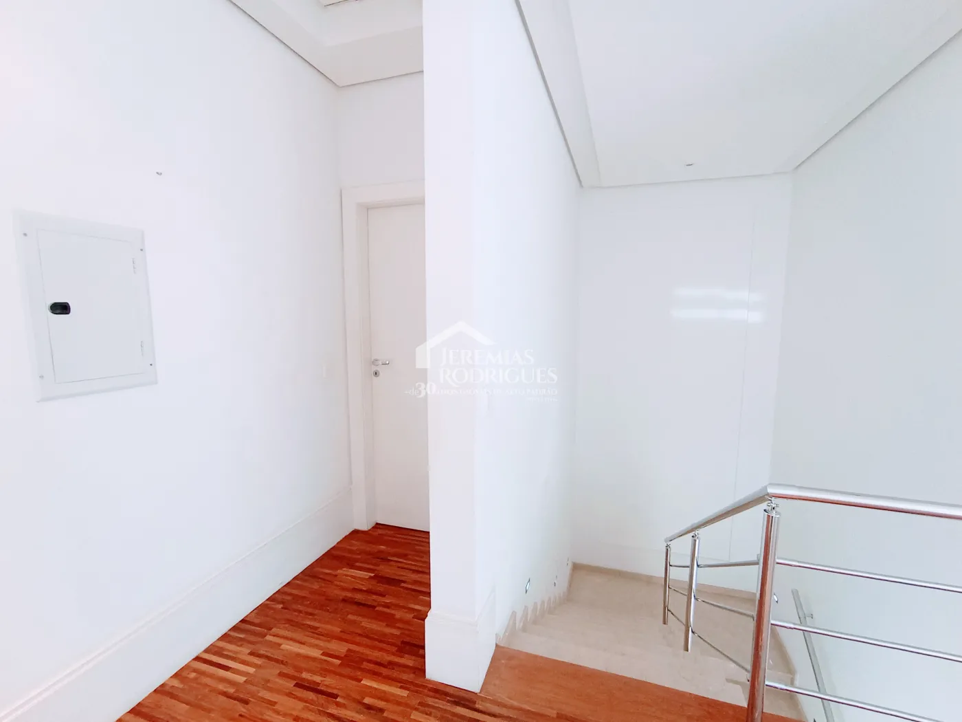 Casa para venda e locação com 4 suítes no Condomínio Taubaté Village em Taubaté/SP.