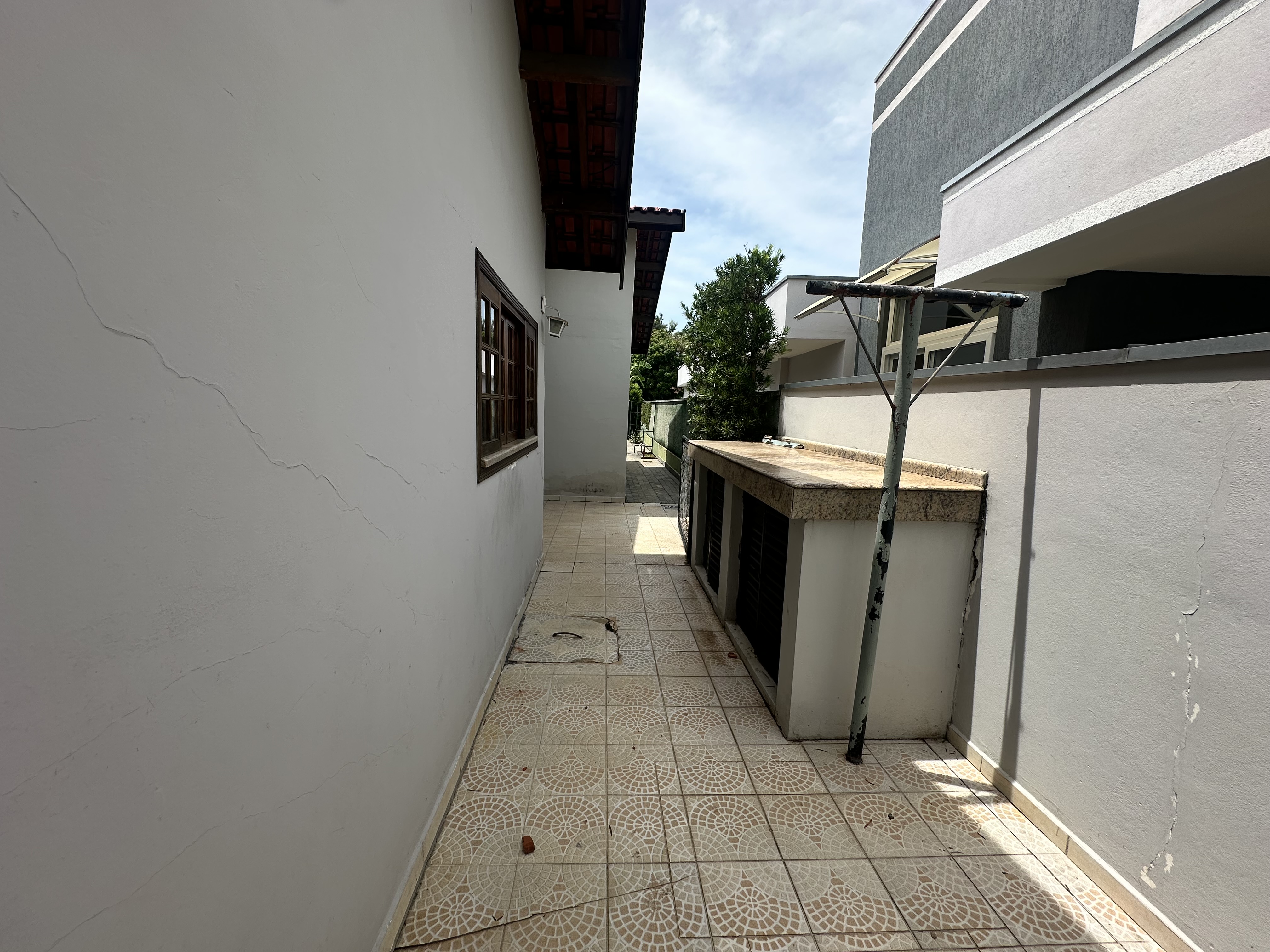 Casa para venda e locação com 6 dormitórios no Condomínio Village Paineiras em Pindamonhangaba/SP.