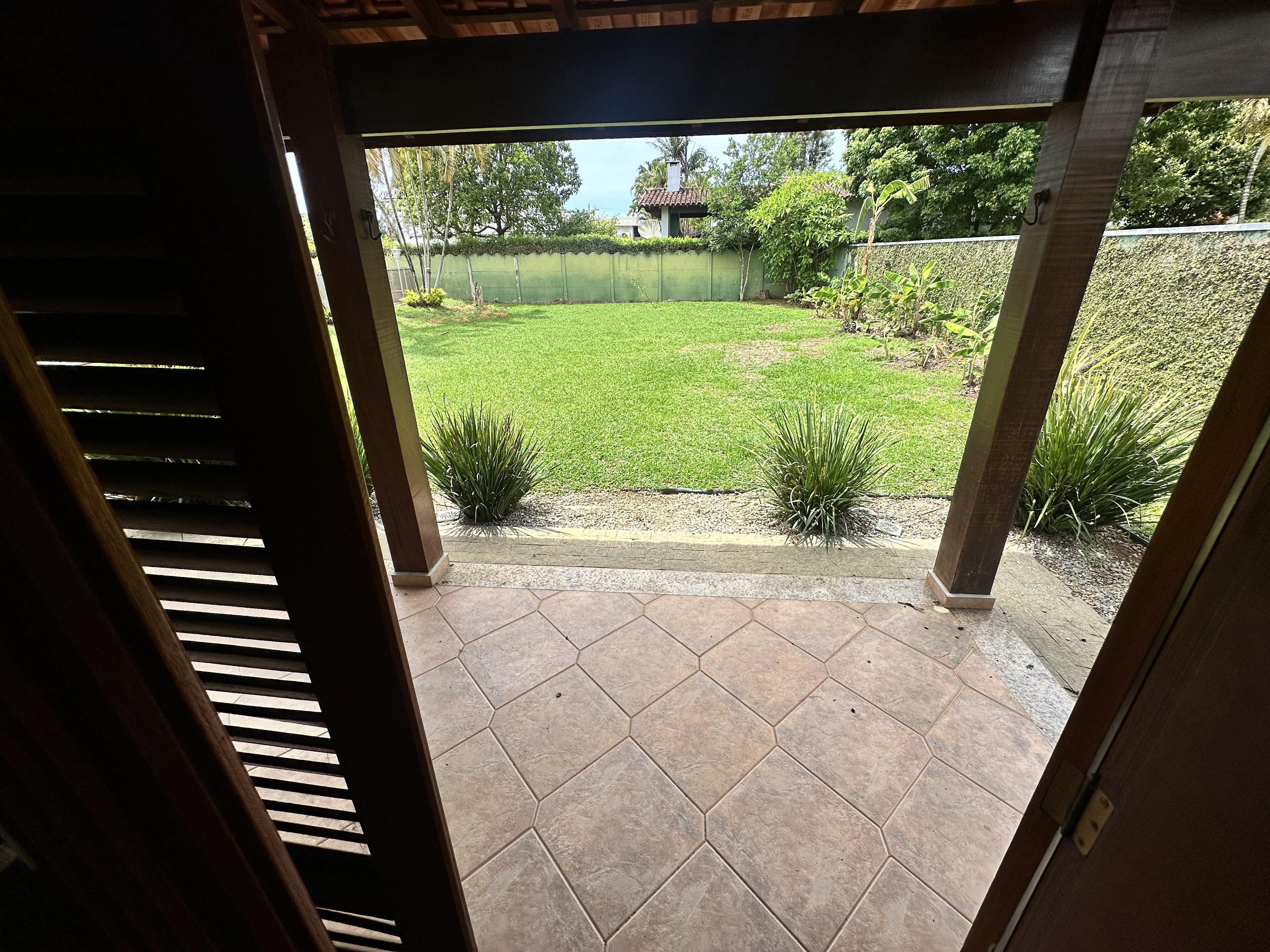 Casa para venda e locação com 6 dormitórios no Condomínio Village Paineiras em Pindamonhangaba/SP.
