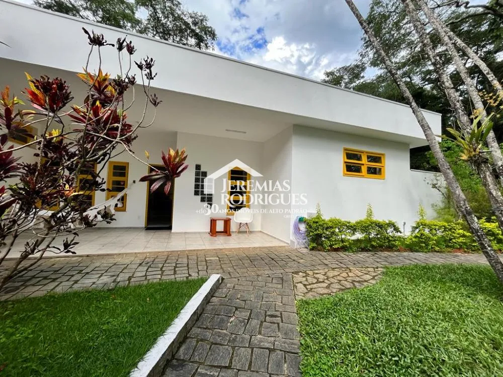 Chácara à venda com 2.000 m² no Condomínio Chácaras Cataguá, em Taubaté/SP.