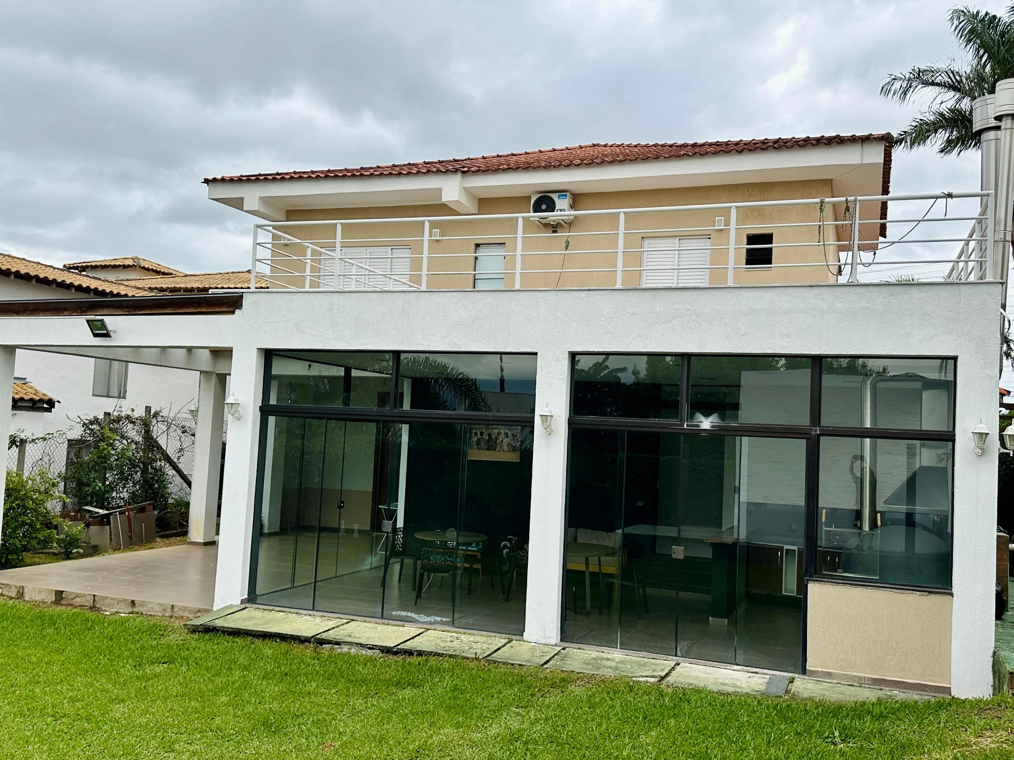 Casa com 5 dormitórios à venda no Condomínio Colonial Village I em Pindamonhangaba/SP.