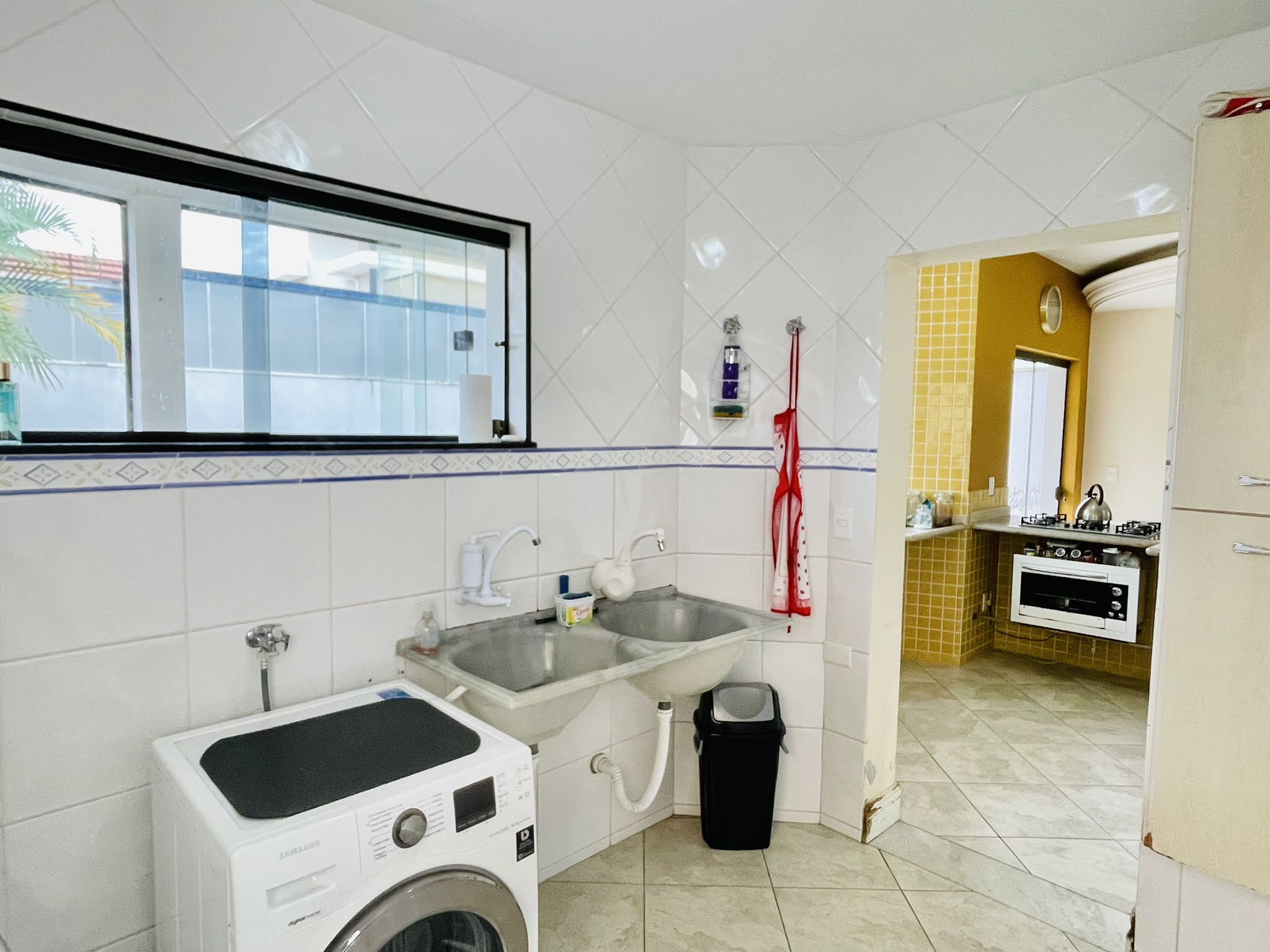 Casa à venda com 4 dormitórios no Condomínio Jardim das Hortênsias em Taubaté/SP.
