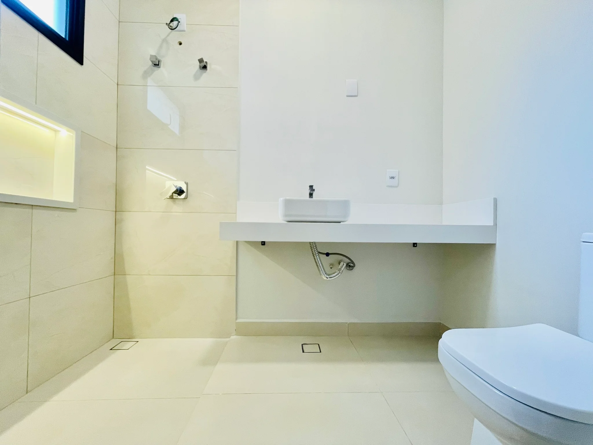 Casa à venda com 3 dormitórios no Condomínio Bosque da Imperatriz em Pindamonhangaba/SP. 