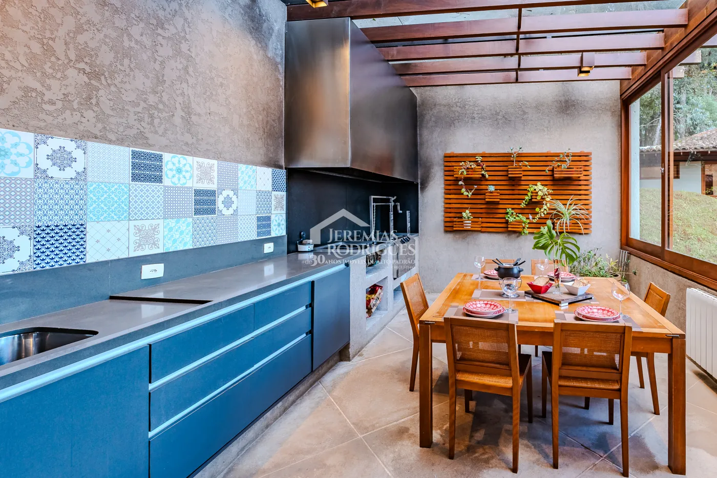 Casa para venda com 5 suítes no Condomínio Villandry em Campos do Jordão/SP