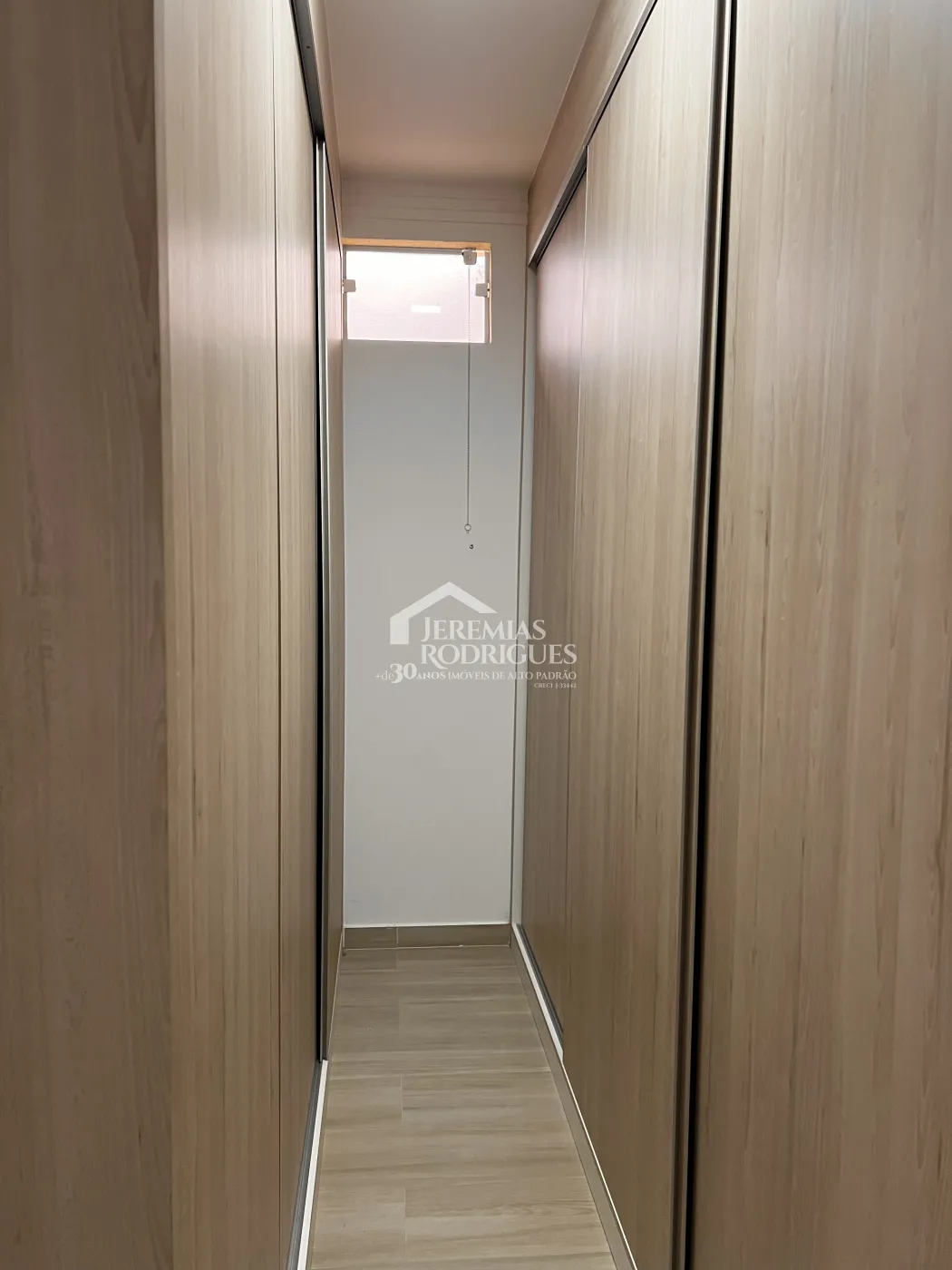 Casa à venda com 3 dormitórios no Condomínio Residencial Tecoara em Taubaté/SP.