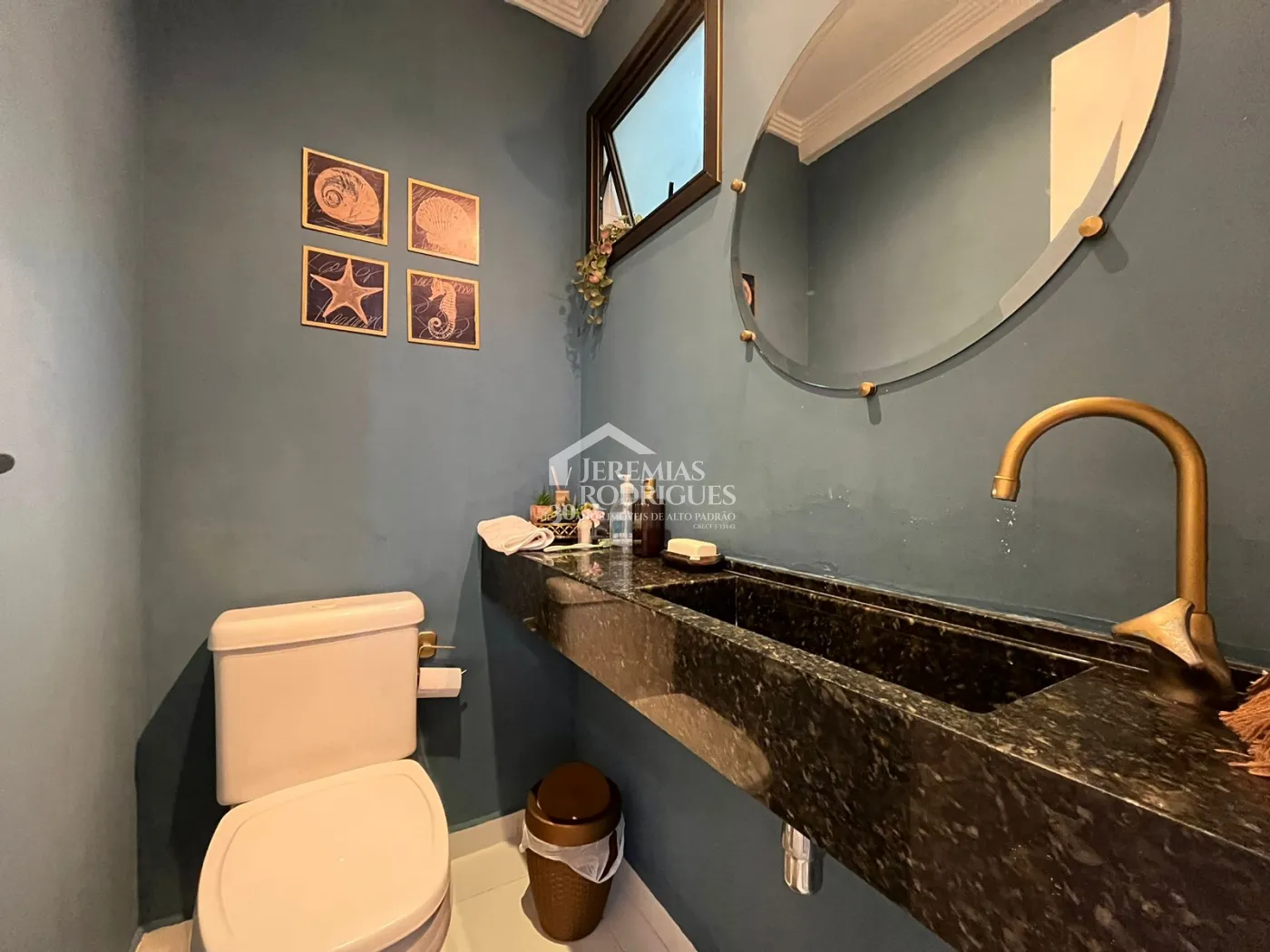 Apartamento duplex à venda com 2 dormitórios, 107 m² no Edifício Jabuticabeiras em Taubaté/SP.