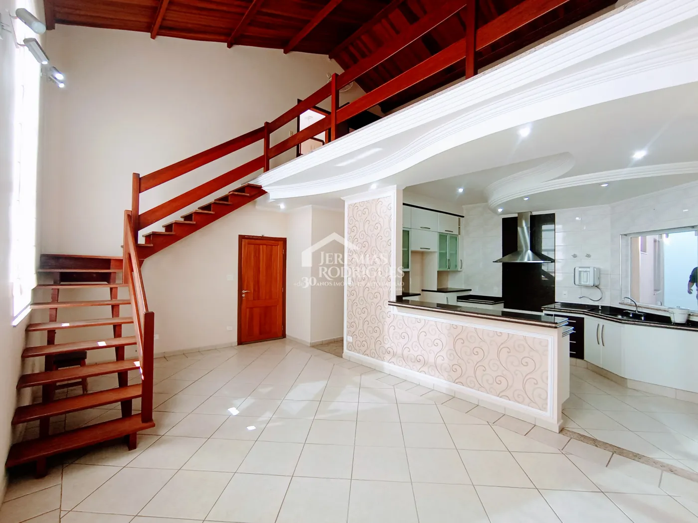 Casa à venda com 3 dormitórios no Condomínio Vale dos Príncipes em Taubaté/SP.