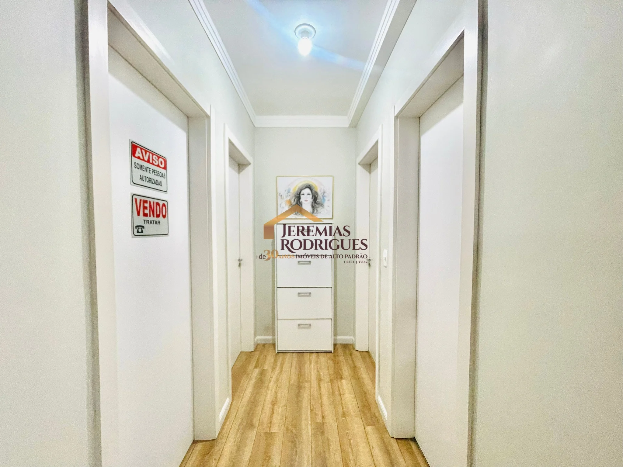 Apartamento à venda no Edifício Maison em Taubaté/ SP.
