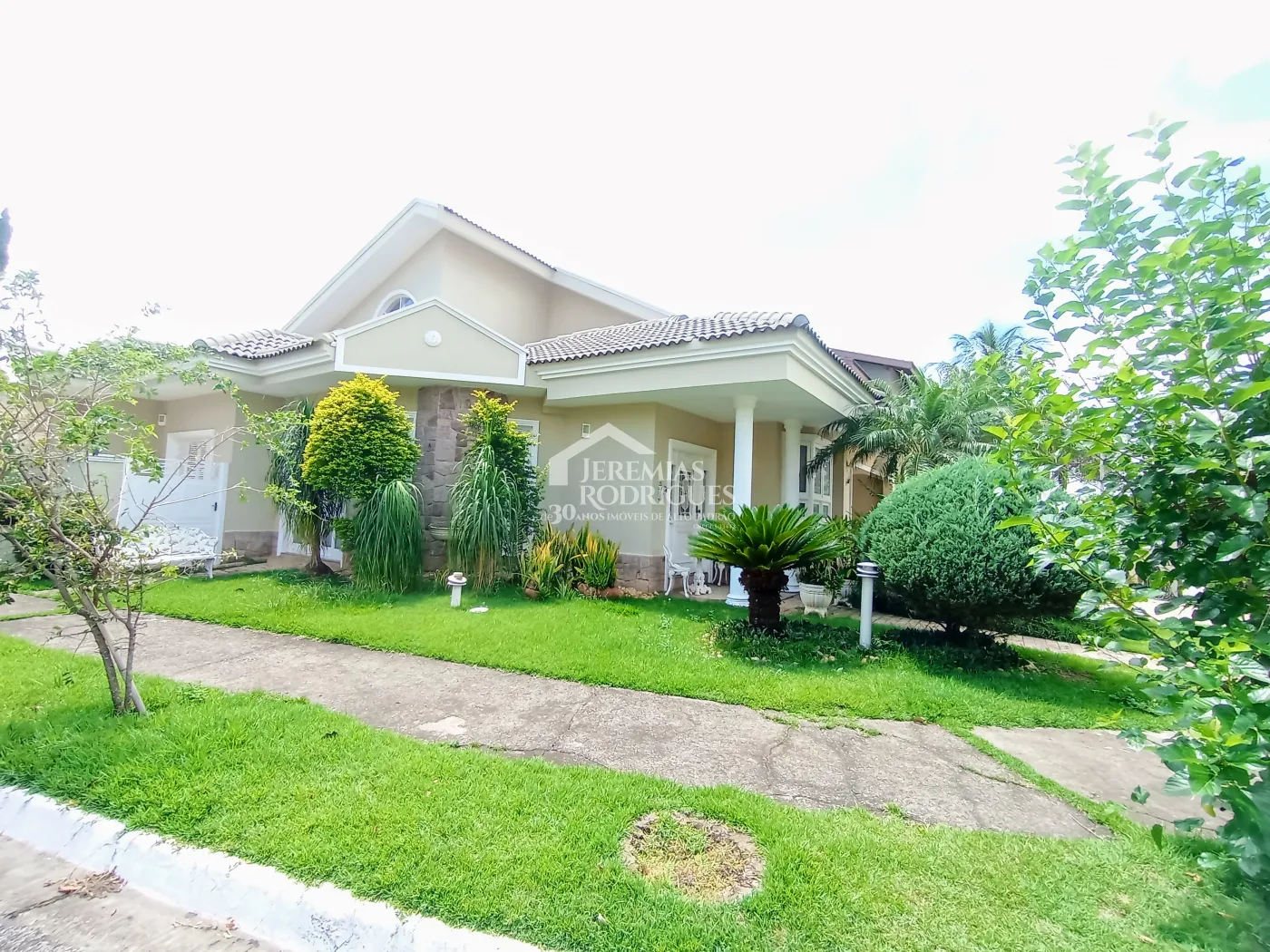 Casa para locação com 4 dormitórios no Condomínio Taubaté Village em Taubaté/SP.