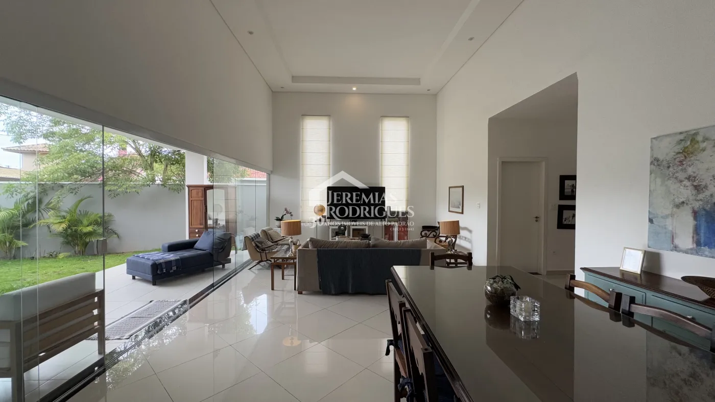 Casa à venda com 3 suítes no Condomínio Real Ville em Pindamonhangaba/SP.