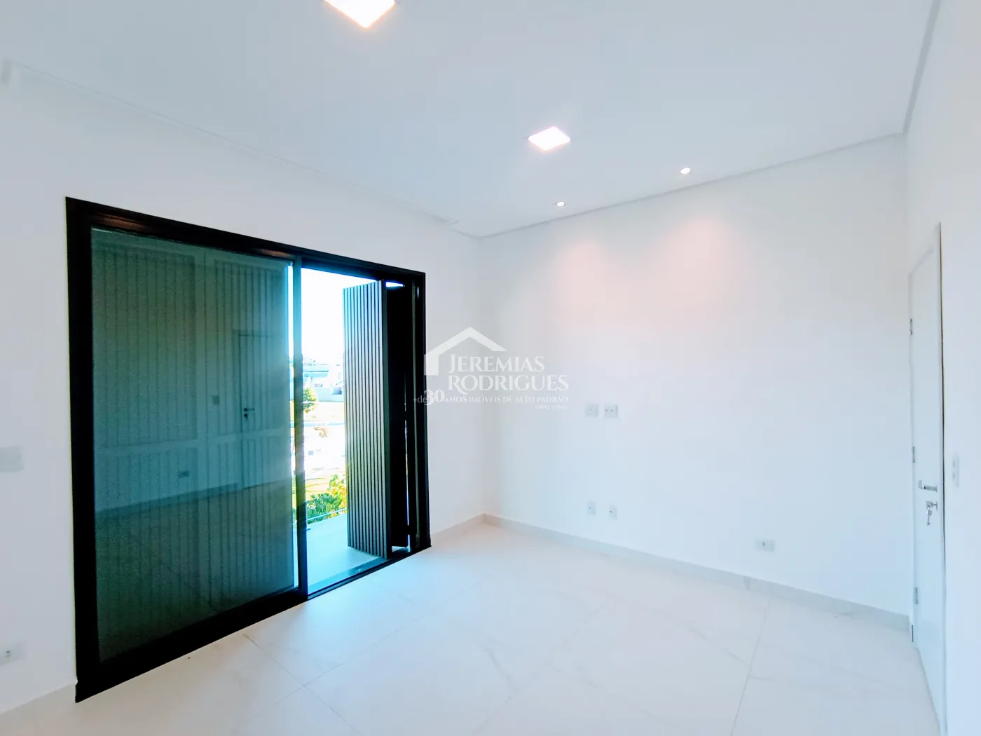 Casa assobradada à venda com 4 dormitórios no Condomínio Cyrella Landscape emTaubaté/SP.