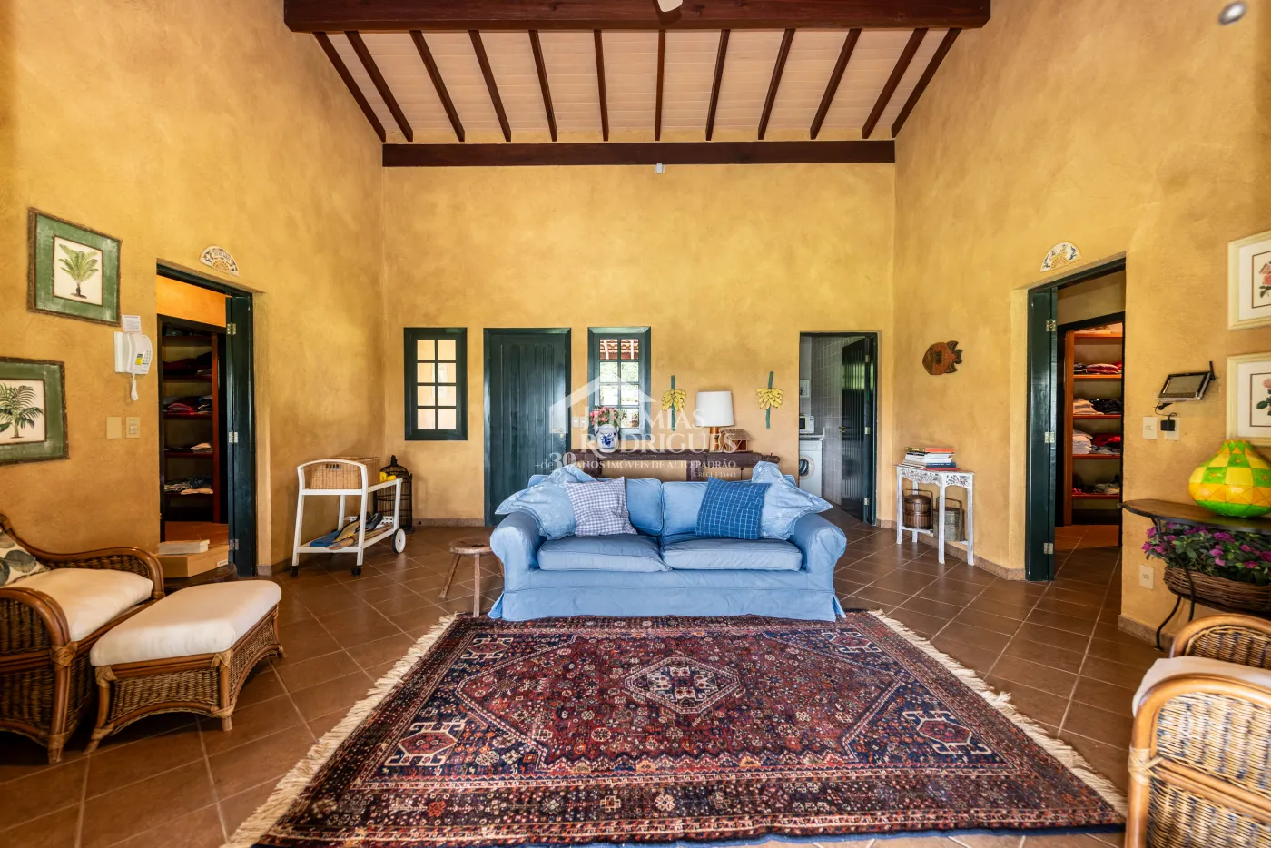 Sitio com 9 suítes, 2.600 m² - Piracaia/SP.