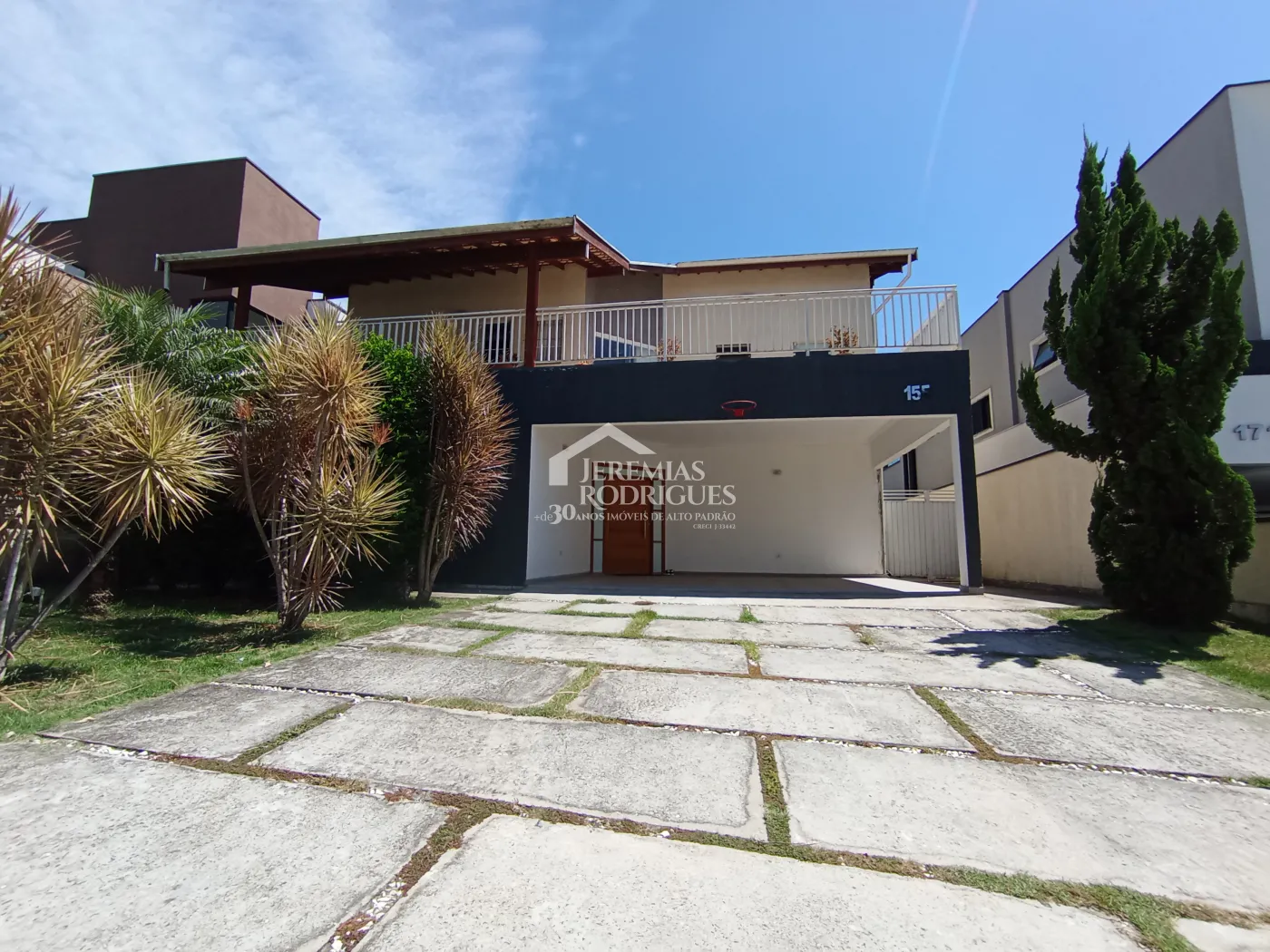 Casa à venda com 3 suítes no Condomínio Reserva dos Lagos em Pindamonhangaba/SP.