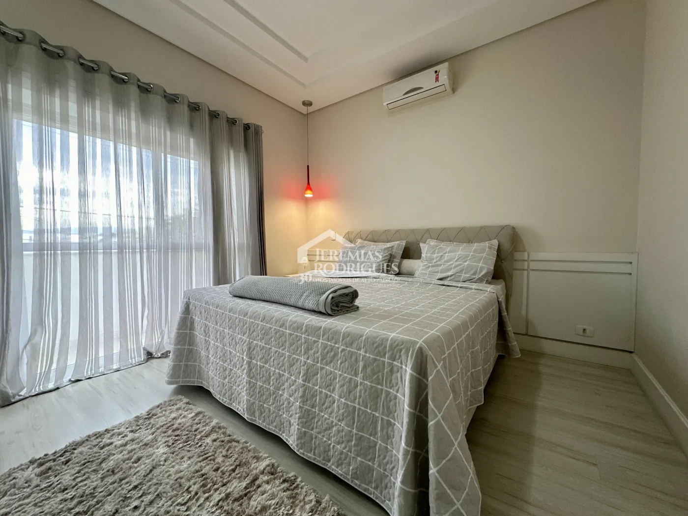 Casa à venda com 3 dormitórios no Condomínio Campos do Conde I em Tremembé/SP