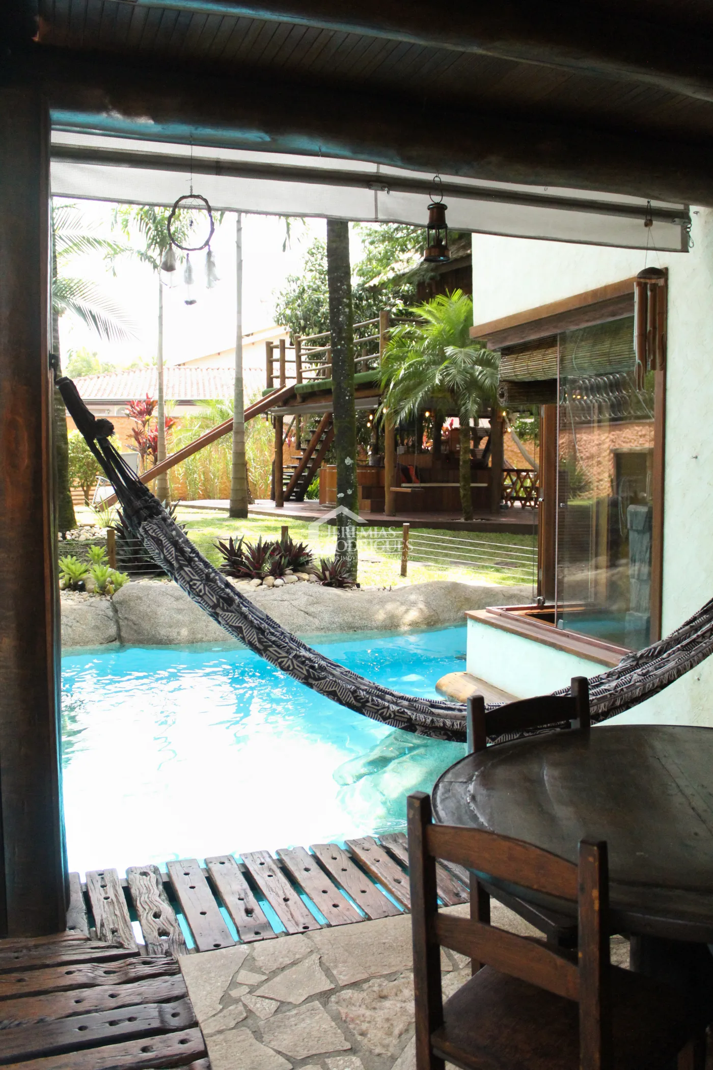 Casa para venda e locação com 5 dormitórios no Condomínio Taubaté Village em Taubaté/SP.