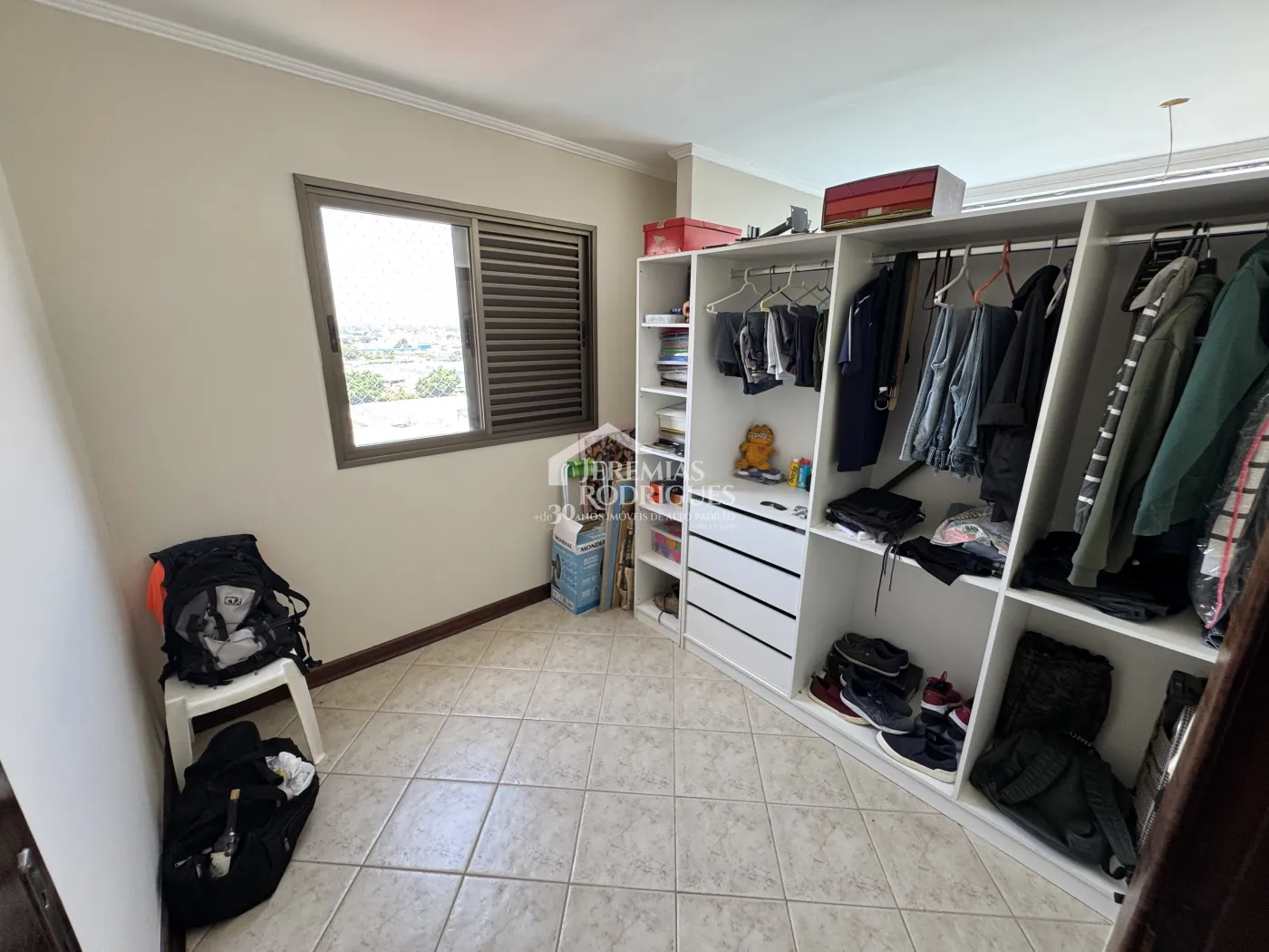 Apartamento à venda com 3 suítes, 276 m² no Edifício Vienna em Pindamonhangaba/SP.