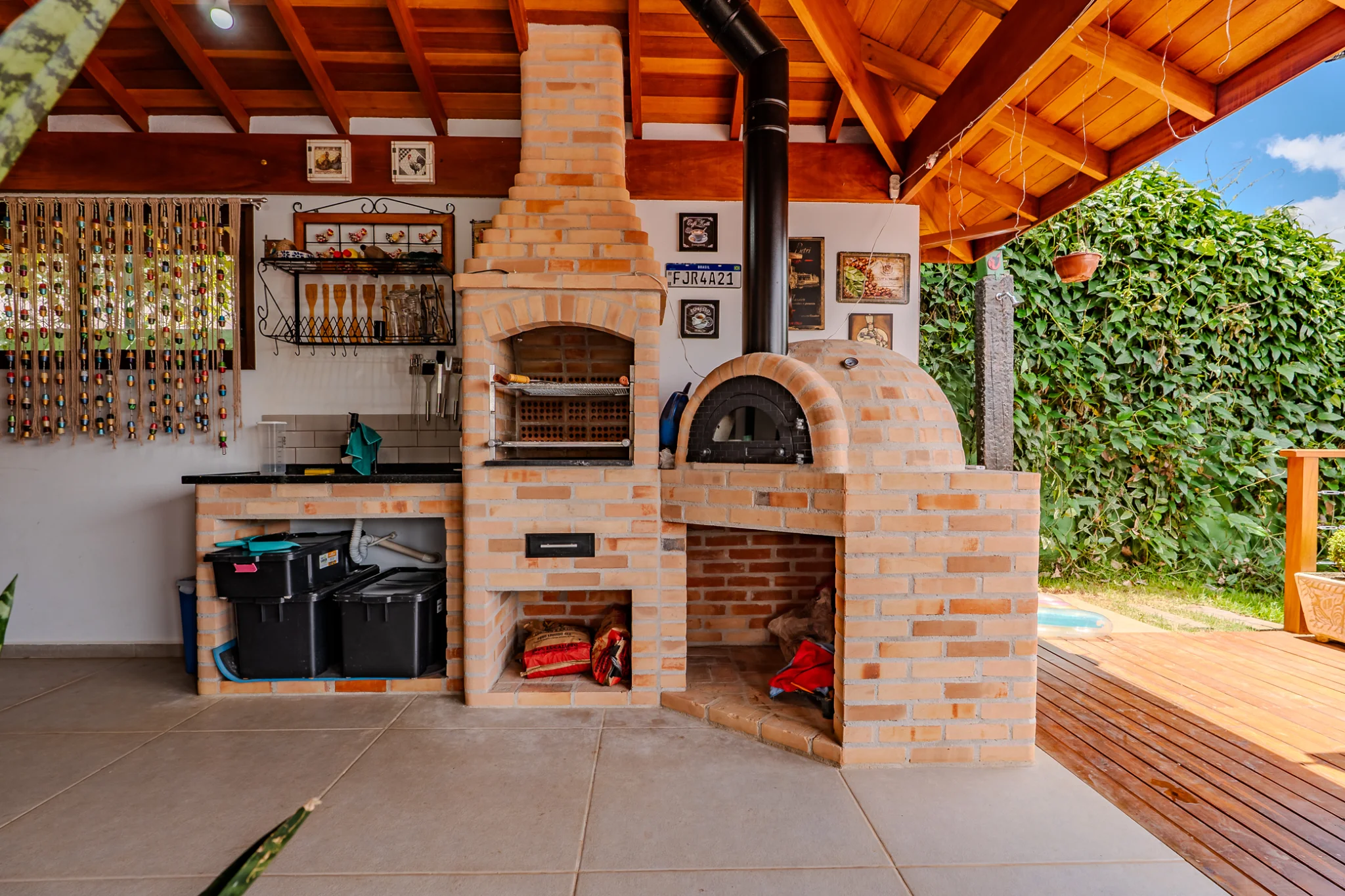 Casa à venda com 3 suítes no Condomínio Parque da Mantiqueira em Santo Antônio do Pinhal/SP. 
