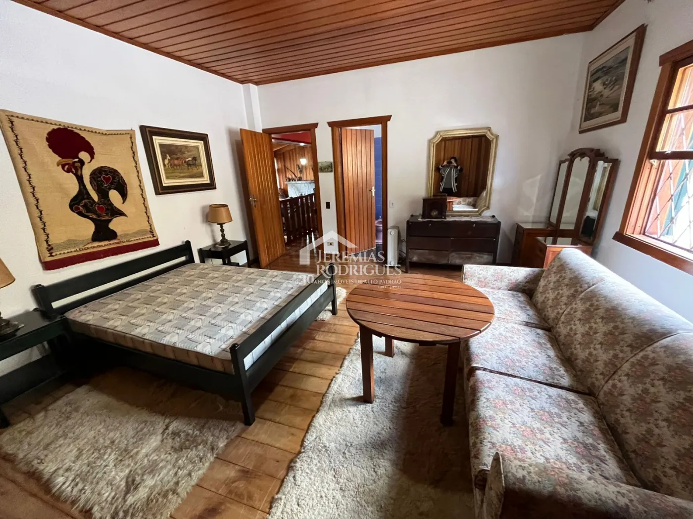 Casa para venda com 3 dormitórios no Jardim do Embaixador em Campos do Jordão/SP