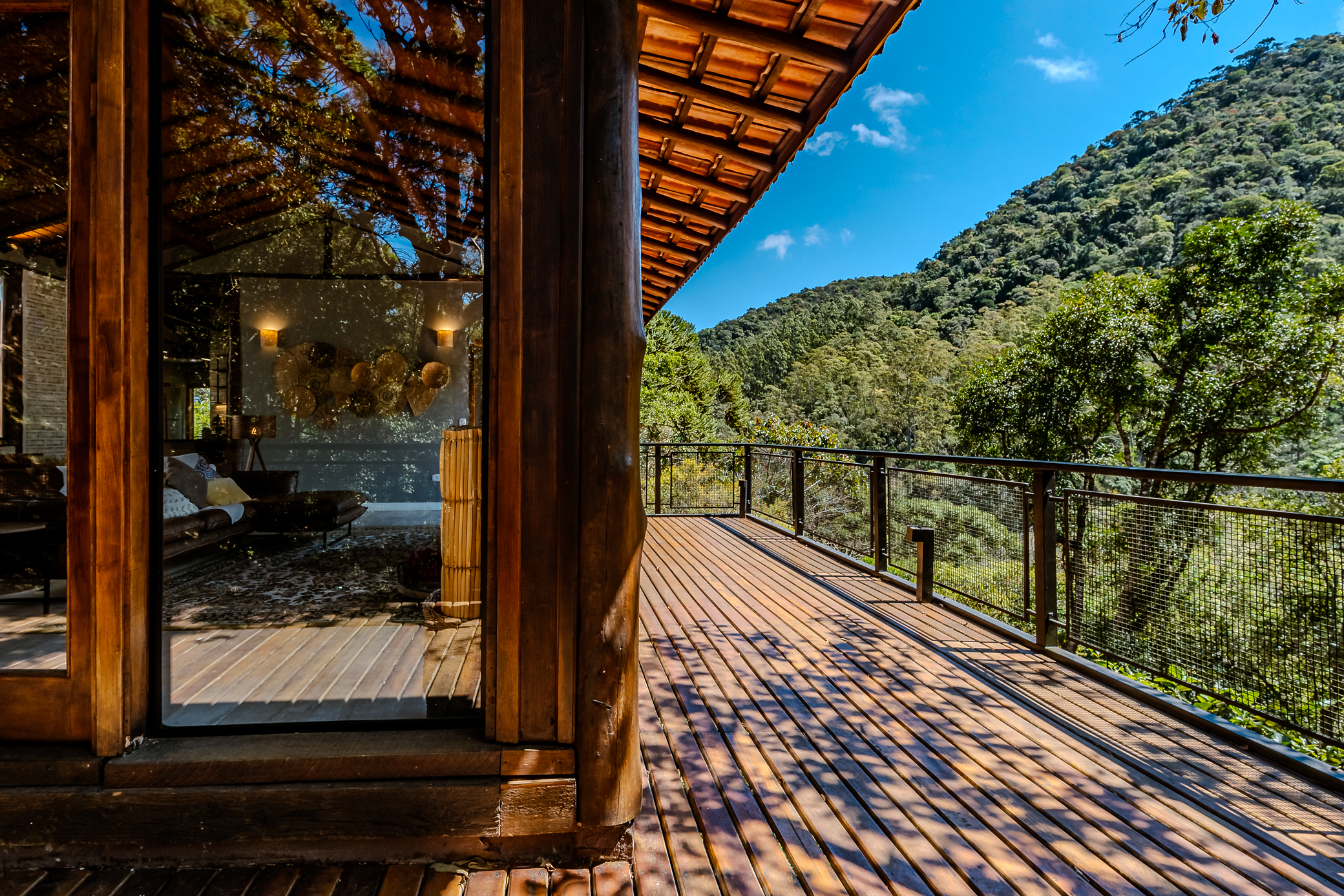 Casa à venda com 3 suítes no Condomínio Portal da Mantiqueira em Santo Antônio do Pinhal/SP.