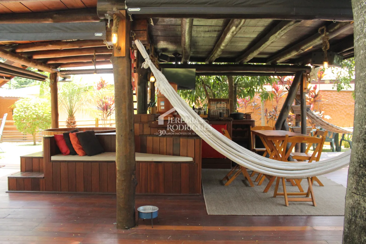 Casa para venda e locação com 5 dormitórios no Condomínio Taubaté Village em Taubaté/SP.