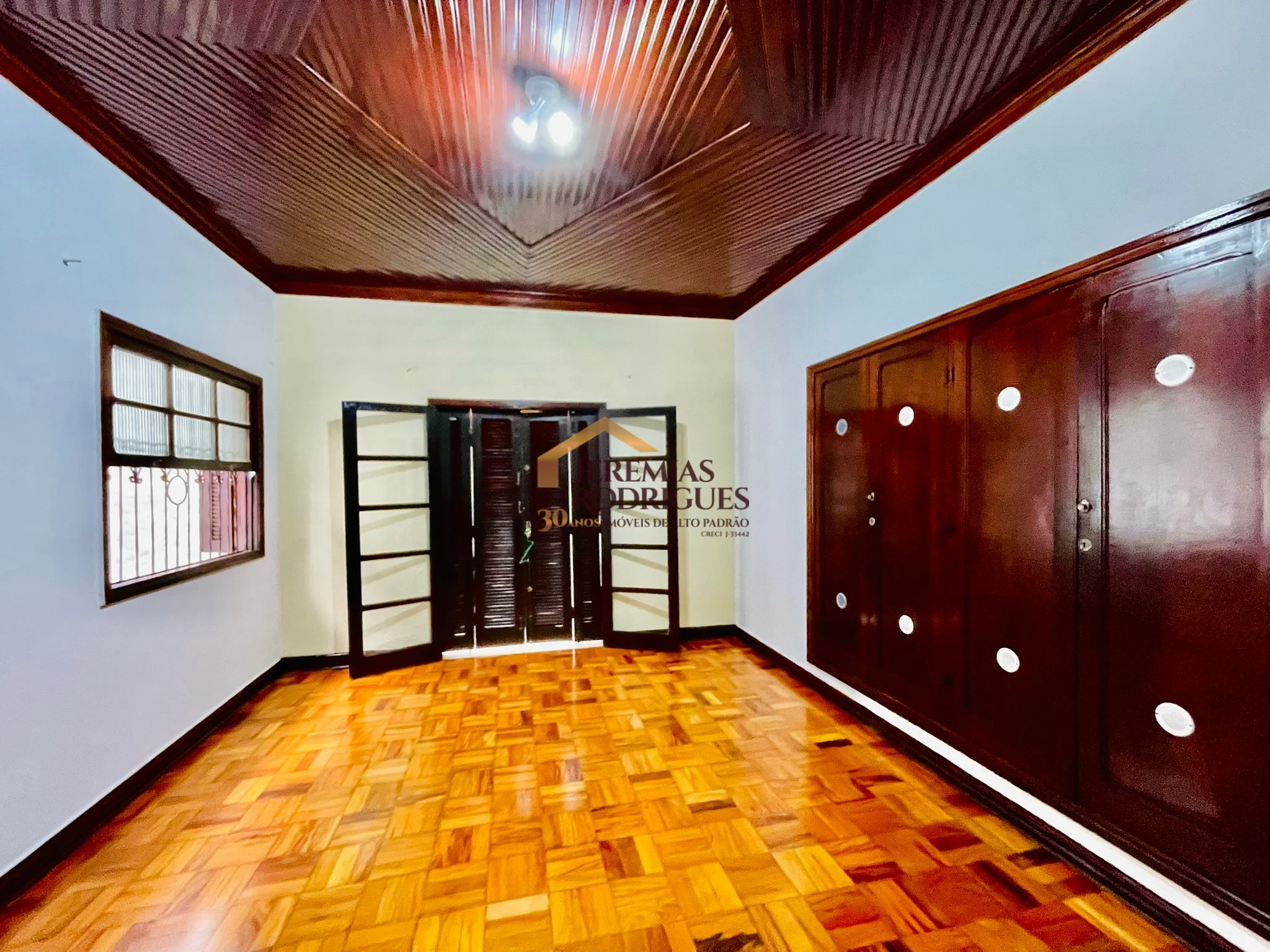 Casa para locação com estrutura para ponto comercial no Centro de Pindamonhangaba/SP. — foto 11