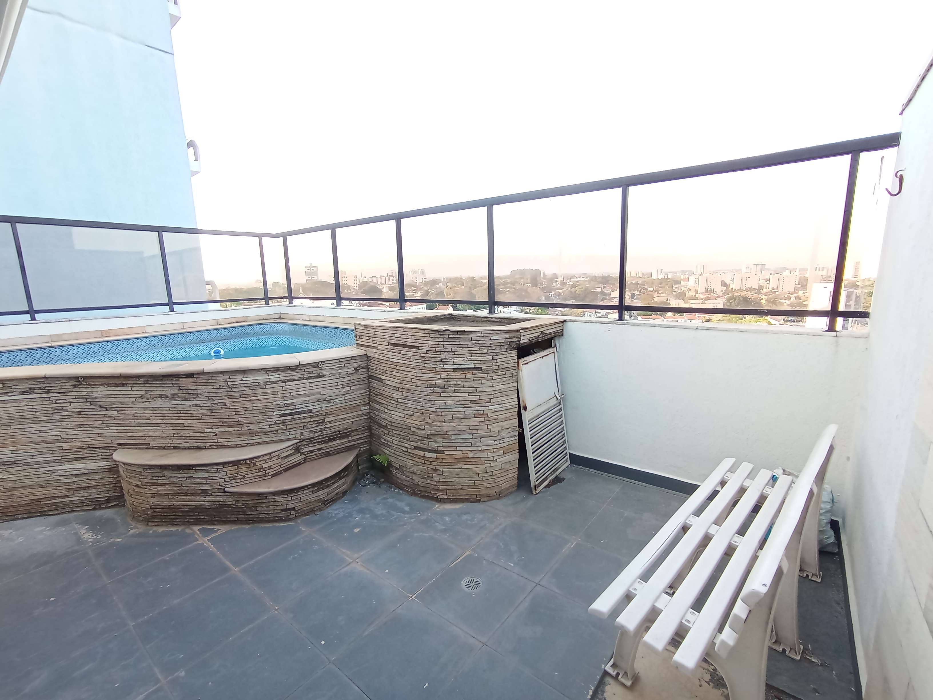 Cobertura à venda com 3 dormitórios, 125 m² no Edifício Michel Abud em Taubaté/SP.