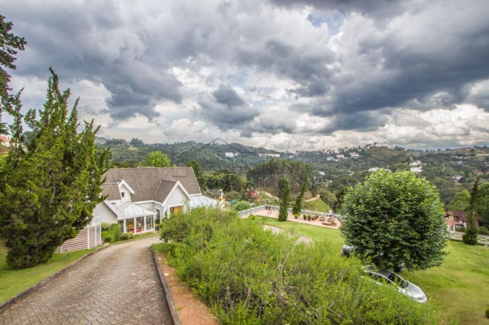 Casa à venda com 7 dormitórios no bairro Recanto das Araucárias em Campos do Jordão/SP.
