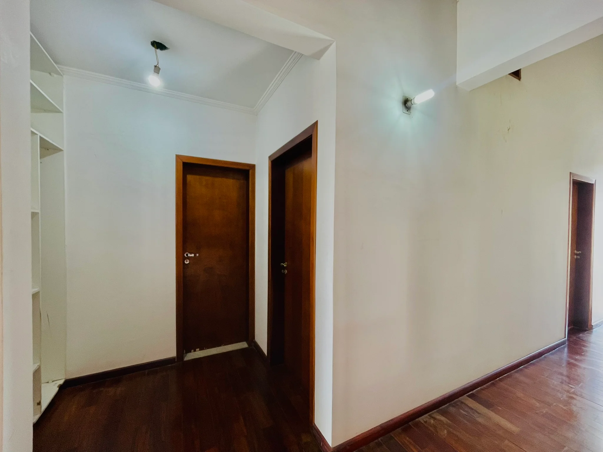 Casa à venda com 4 dormitórios no Condomínio Real Ville em Pindamonhangaba/SP. 