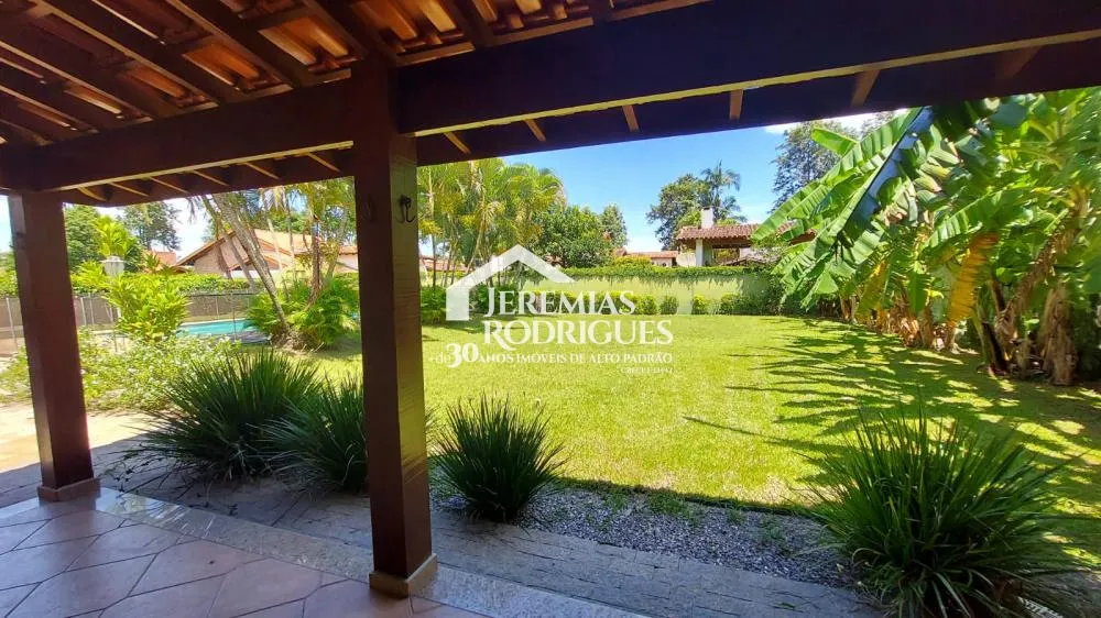 Casa térrea com 5 dorm - Condomínio Village Paineiras.