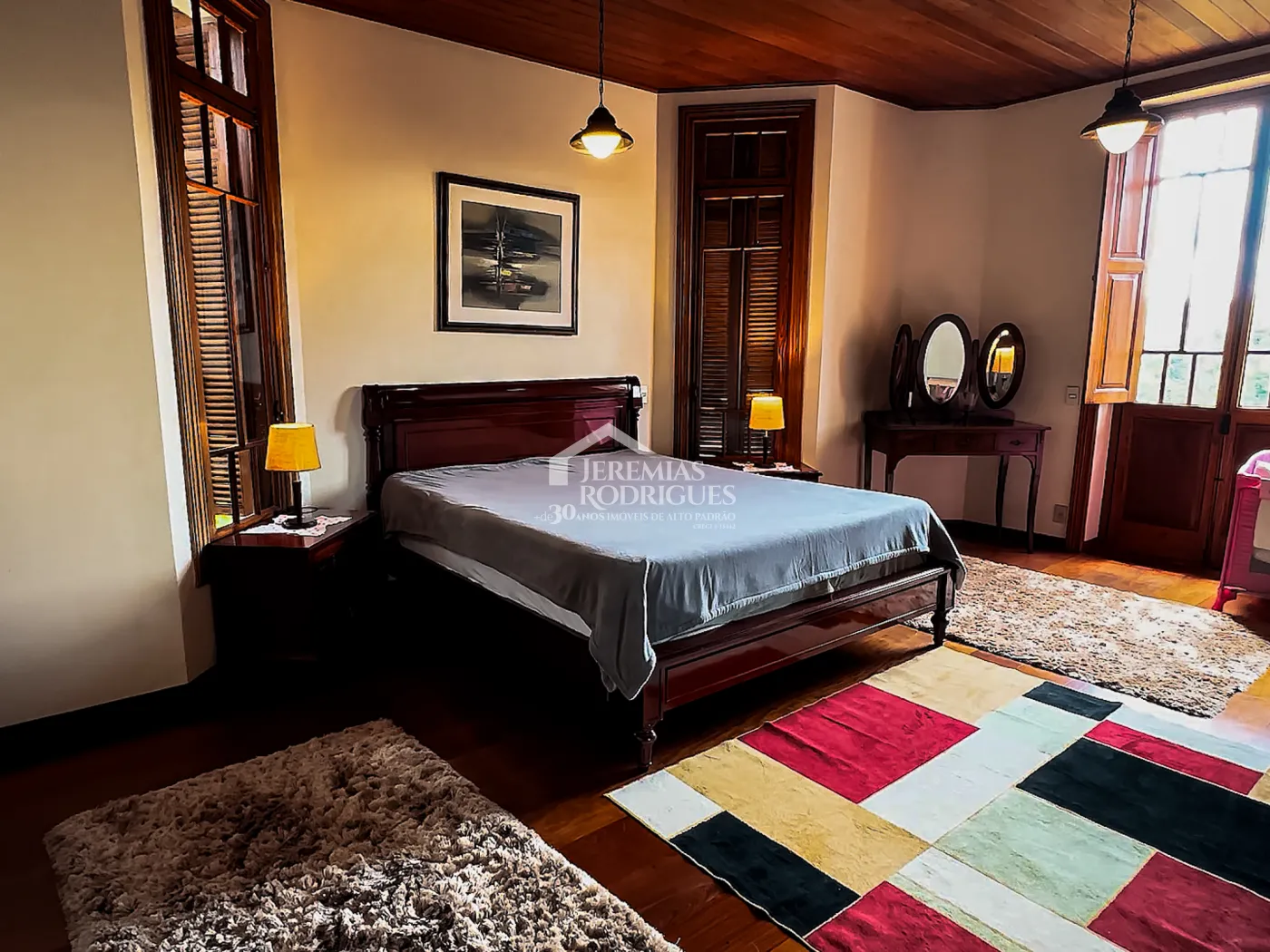 Casa à venda com 5 dormitórios no Condomínio Residencial Gran Ville em Campos do Jordão/SP.