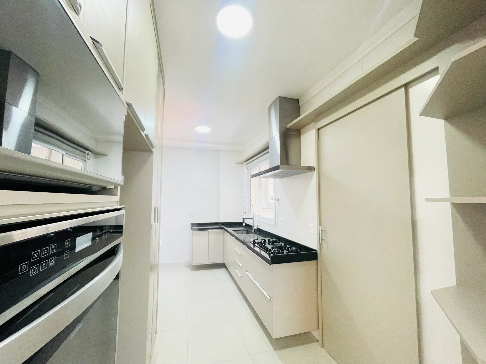 Apartamento à venda com 3 suítes no Condomínio Gran Terrace em Taubaté/SP. 