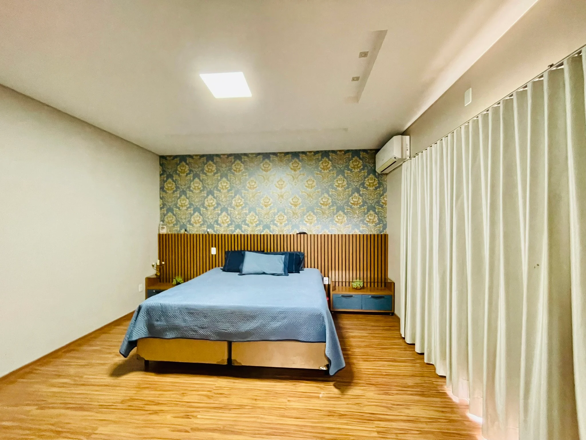 Casa à venda com 3 dormitórios no Condomínio Parque das Araucárias em Tremembé/SP. 