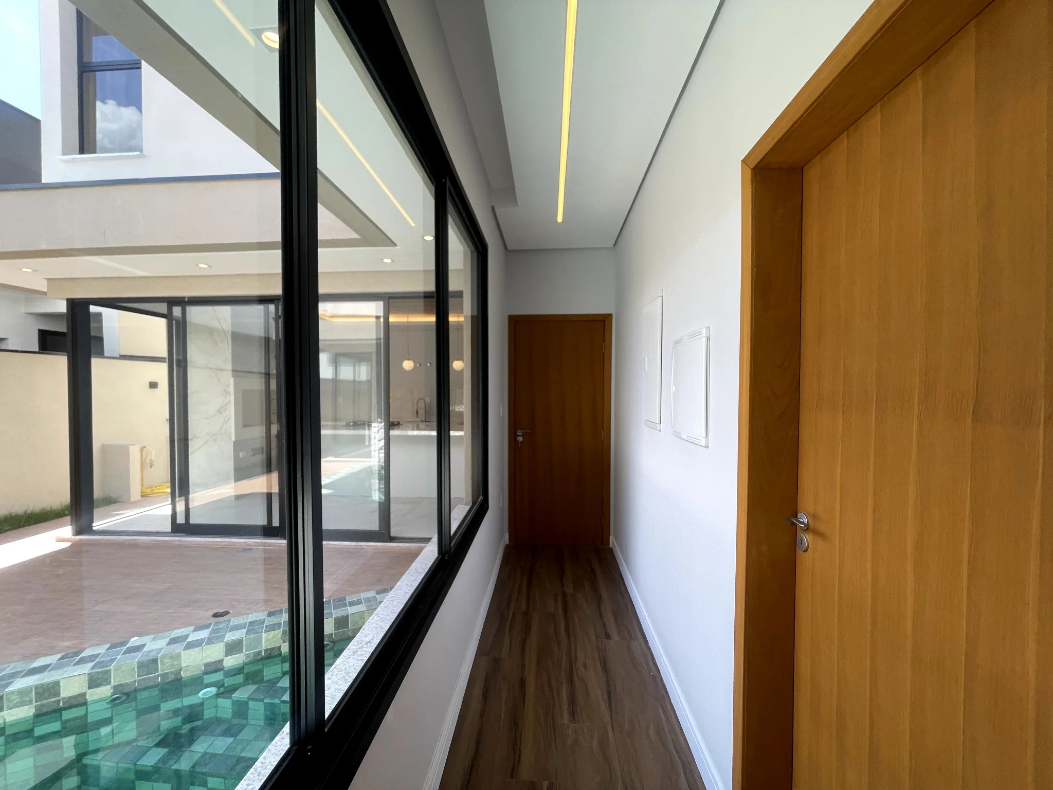 Casa para venda e locação com 3 dormitórios no Condomínio Terras do Vale em Caçapava/SP. 