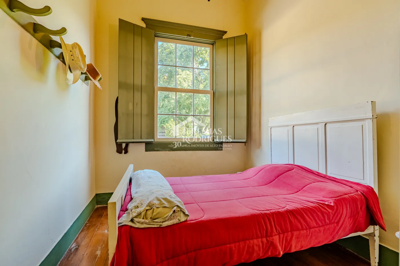 Fazenda à venda com 919,6 hectares em Cachoeira Paulista/SP.