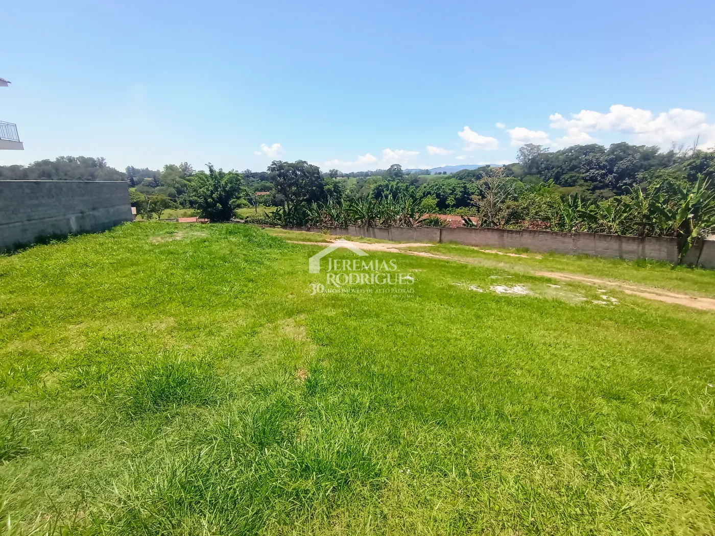 Terreno à venda com 412 m² no Condomínio Reserva dos Lagos em Pindamonhangaba/SP.