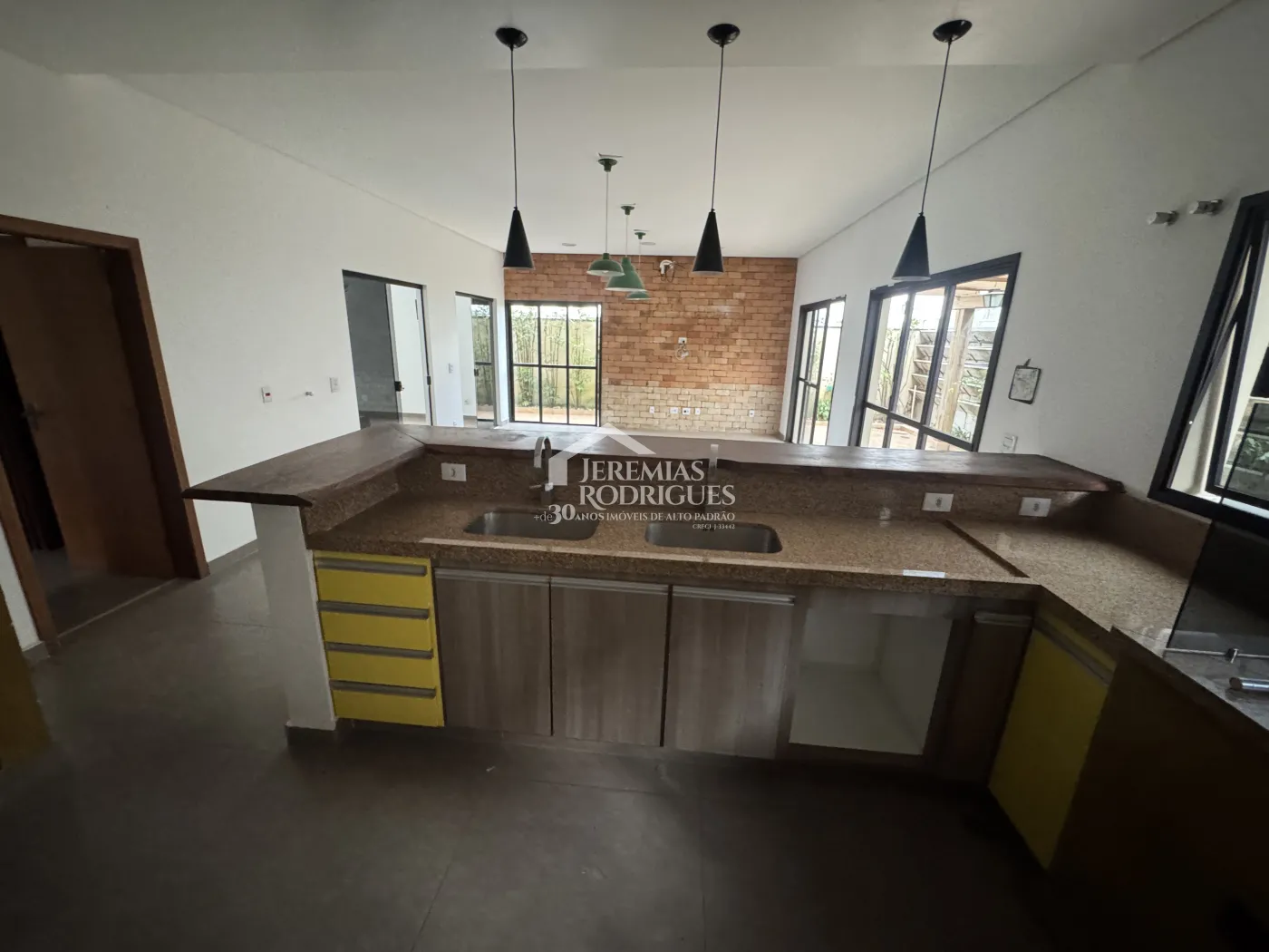 Casa para venda e locação com 4 suítes no Condomínio Village Splendore em Pindamonhangaba/SP.