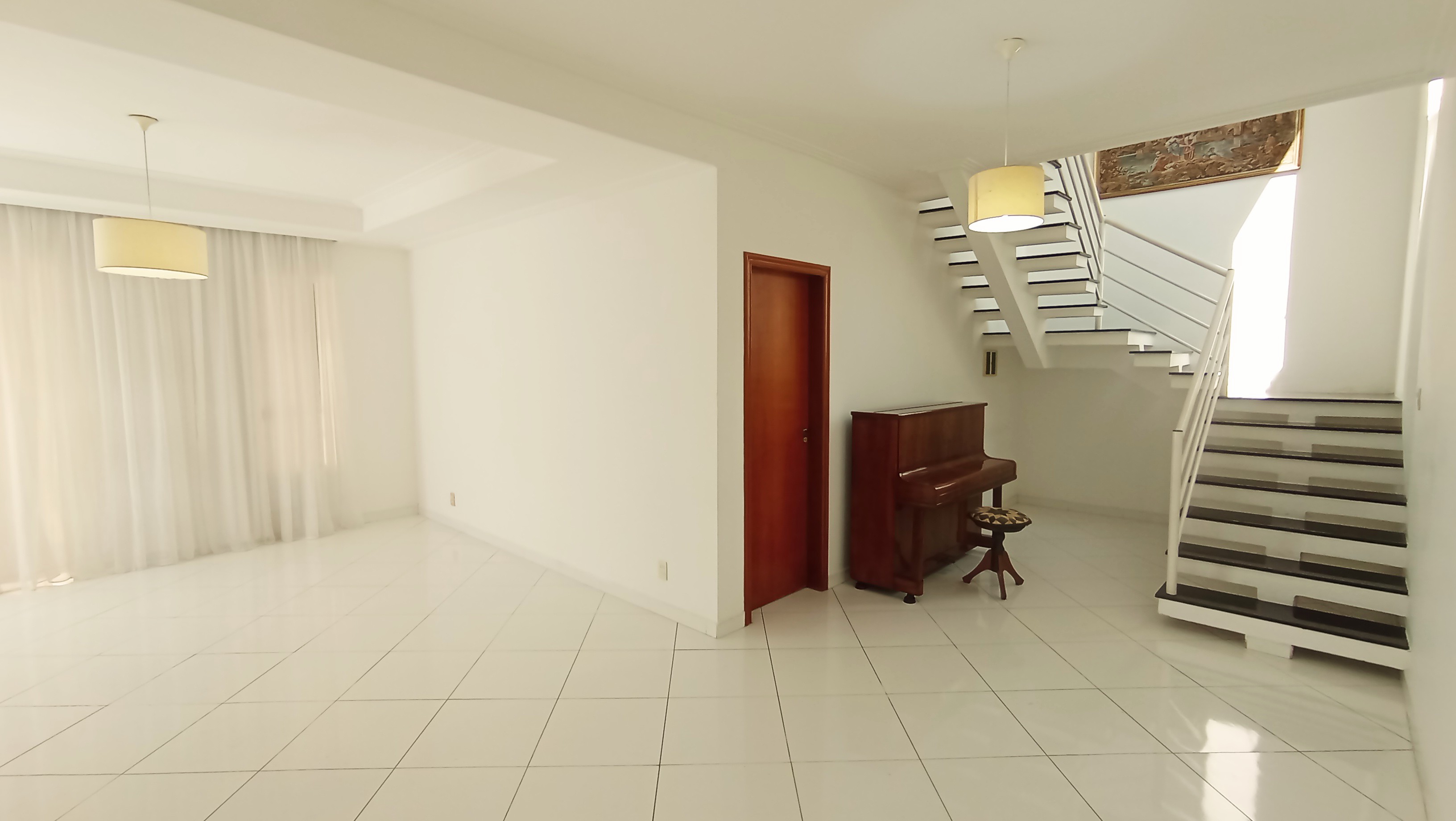 Casa à venda com 4 suítes no Condomínio Real Ville em Pindamonhangaba/SP. 