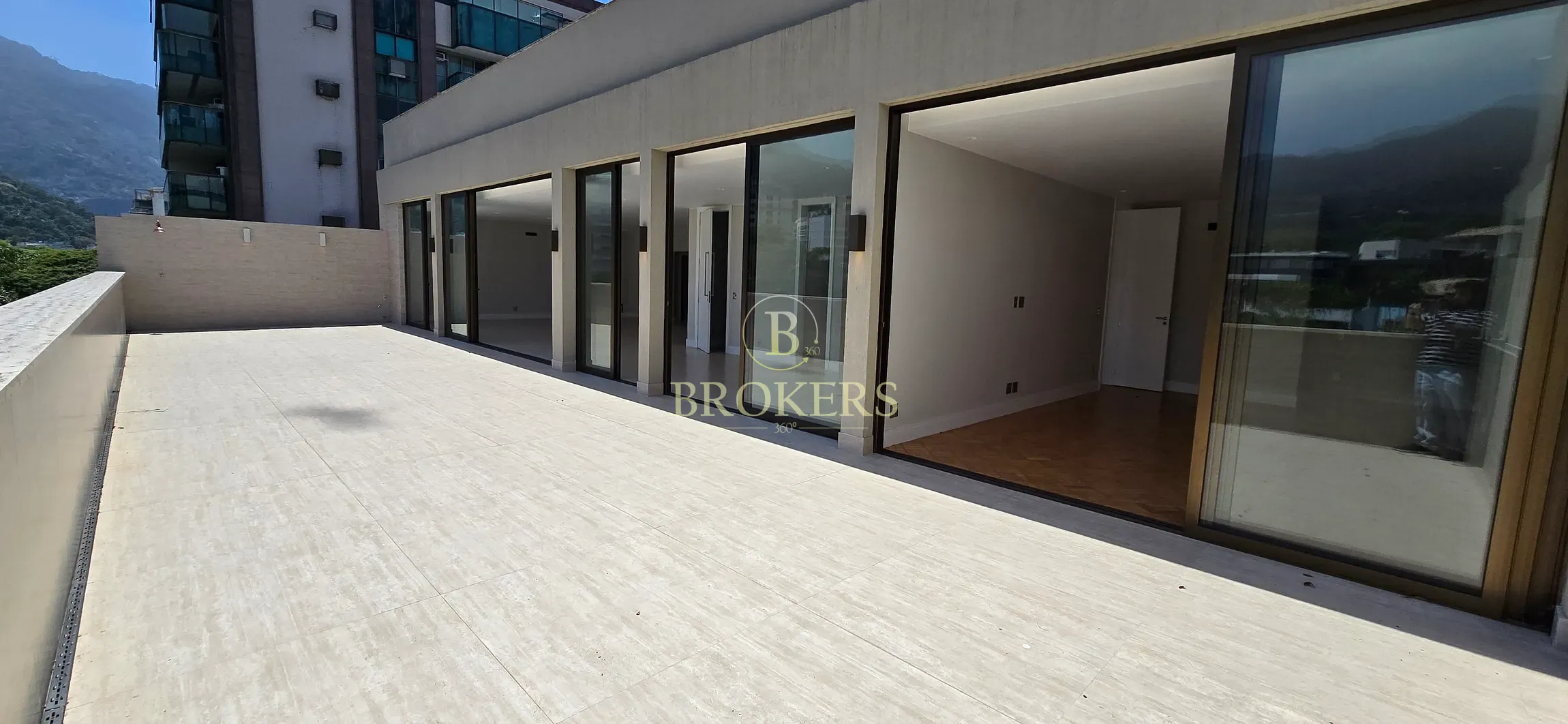 Cobertura linear, modernizada à venda no Leblon, São 460m², 4 suítes, vista indevassável para o Jar — foto 9