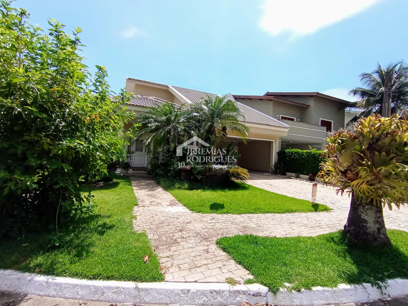 Casa para locação com 4 dormitórios no Condomínio Taubaté Village em Taubaté/SP.