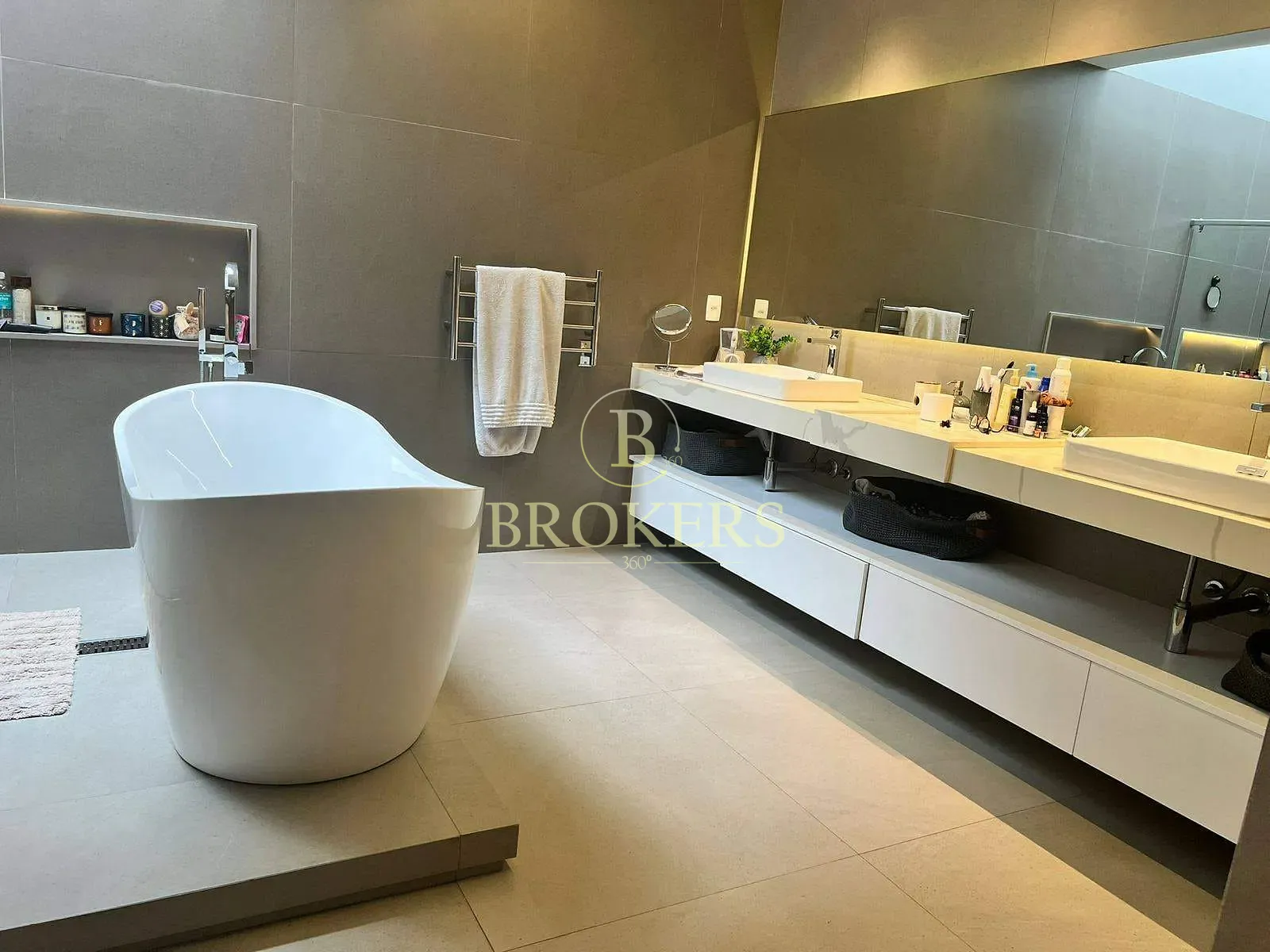 Moderna e sofisticada: Casa triplex no Alphaville com elevador, 5 suítes e terraço panorâmico por R — foto 13
