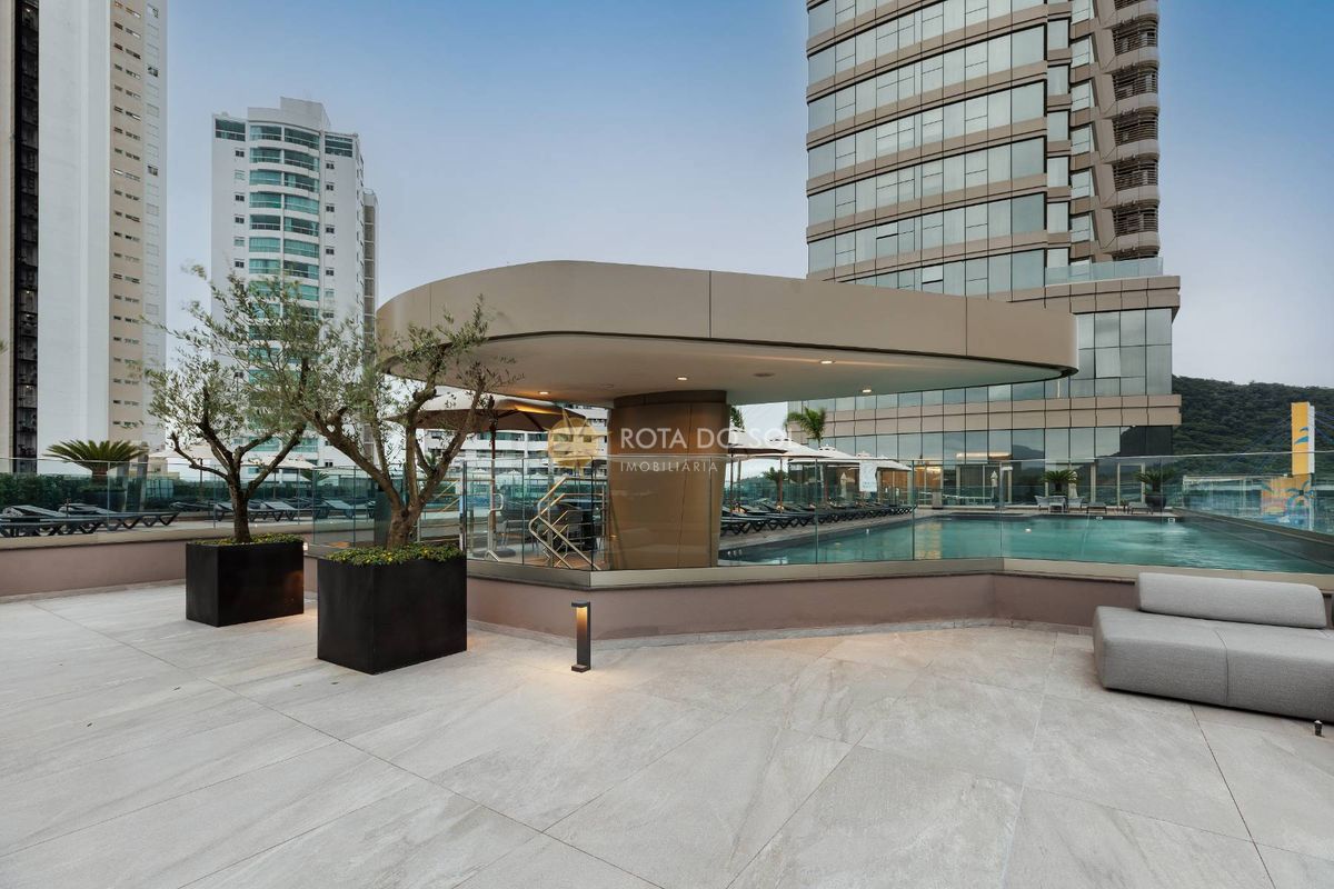 Yachthouse Apartamento Alto Padrão 4 Suítes no Centro de Balneário Camboriú SC