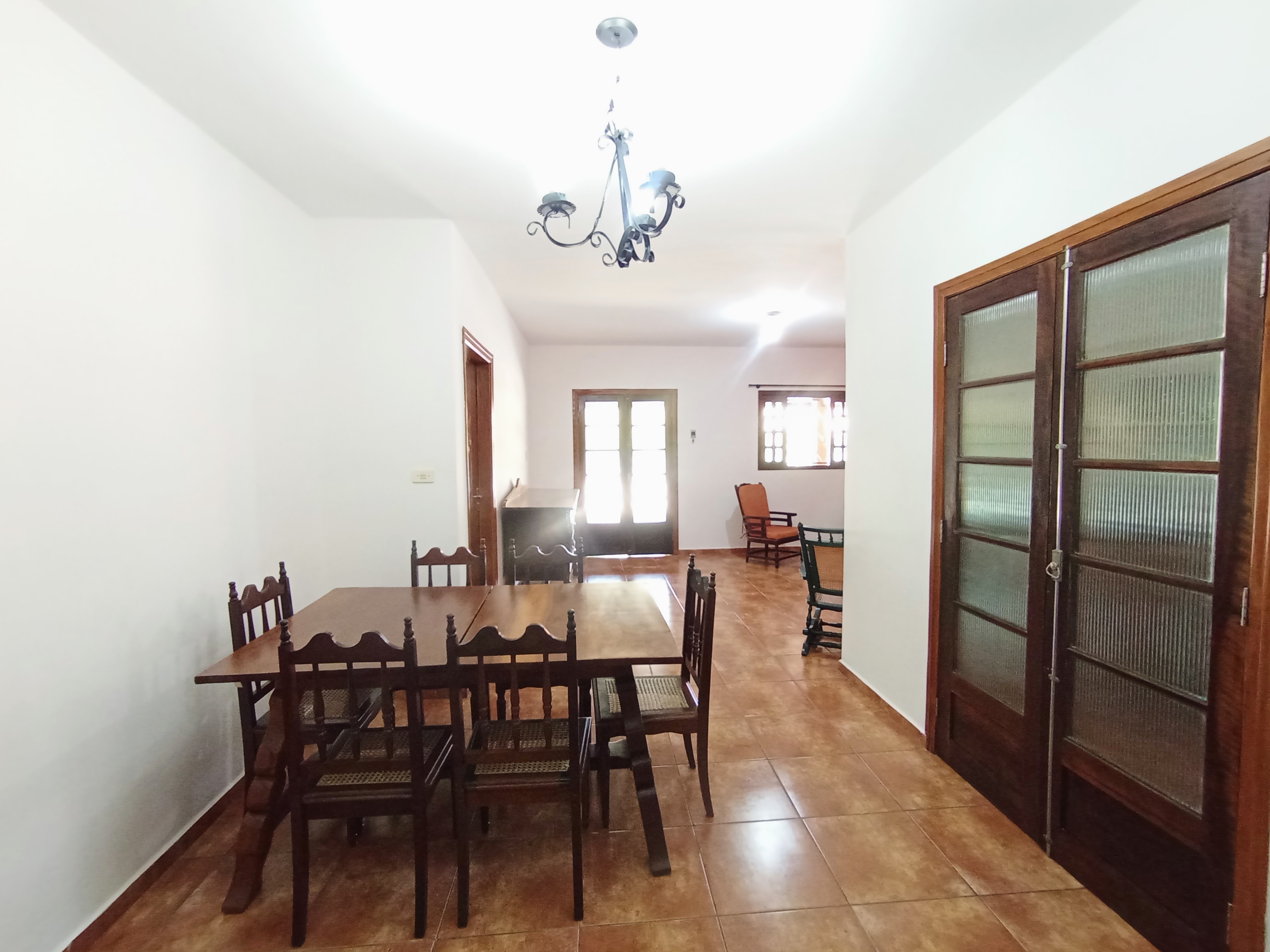 Chácara para venda e locação com 3 dormitórios no bairro Santana em Pindamonhangaba/SP.